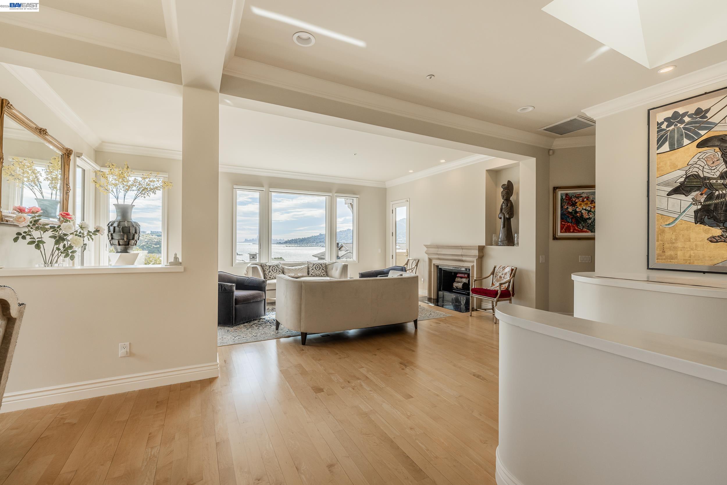 Detail Gallery Image 10 of 51 For 51 Seminary Cove Dr, Mill Valley,  CA 94941 - 3 Beds | 3/1 Baths