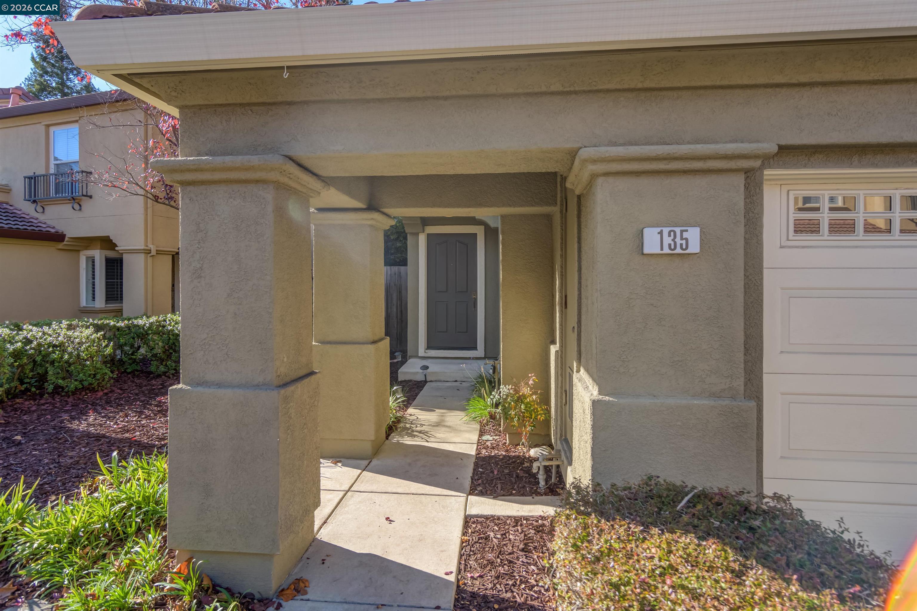 Detail Gallery Image 3 of 33 For 135 Coralflower Ln, San Ramon,  CA 94582 - 3 Beds | 2/1 Baths