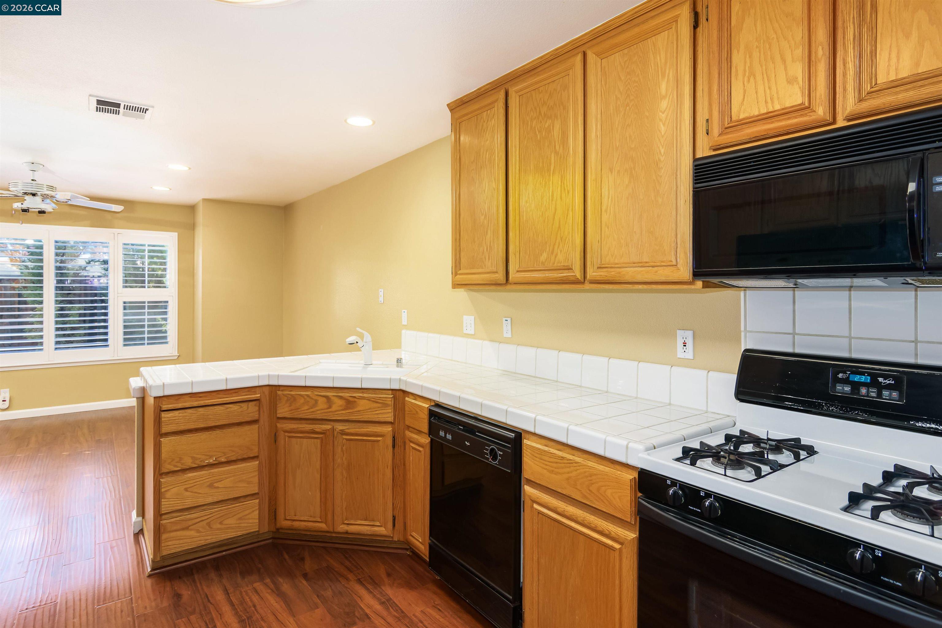 Detail Gallery Image 21 of 33 For 135 Coralflower Ln, San Ramon,  CA 94582 - 3 Beds | 2/1 Baths