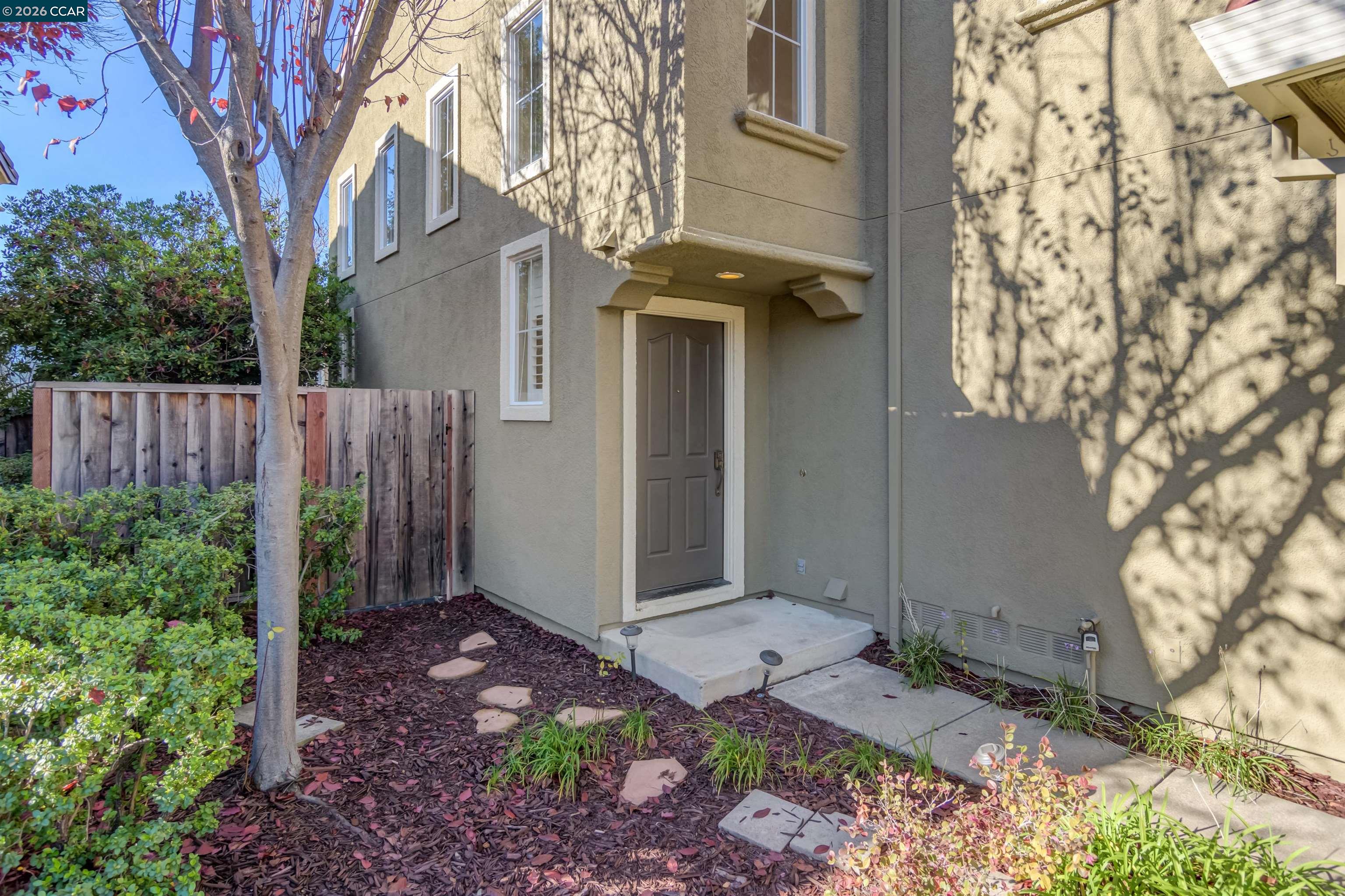 Detail Gallery Image 5 of 33 For 135 Coralflower Ln, San Ramon,  CA 94582 - 3 Beds | 2/1 Baths