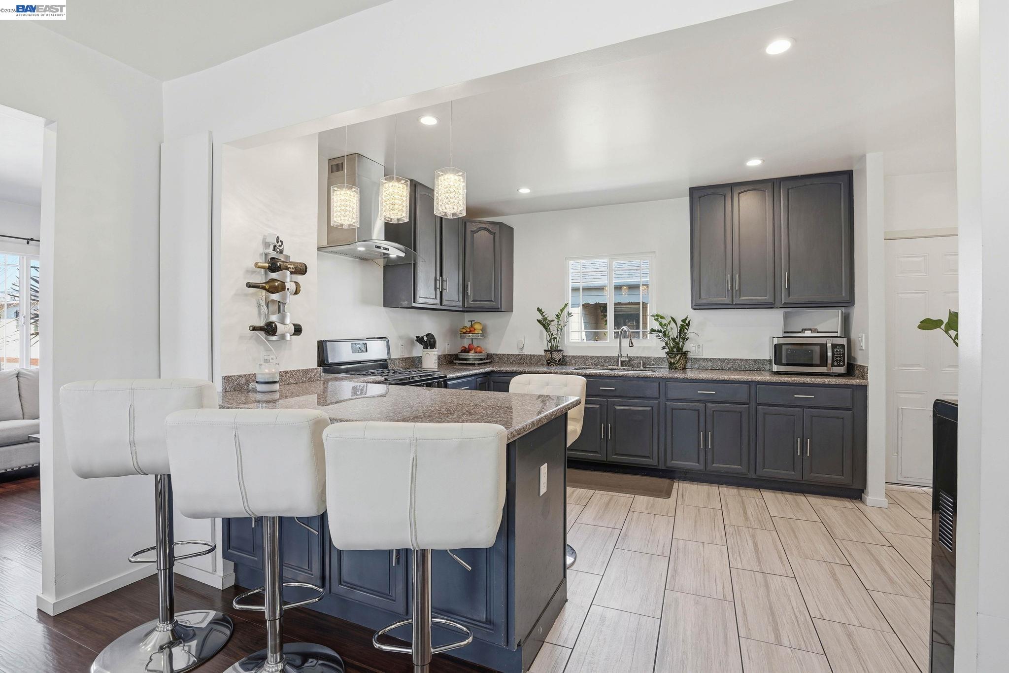 Detail Gallery Image 12 of 41 For 1954 87th Ave, Oakland,  CA 94621 - 3 Beds | 2 Baths