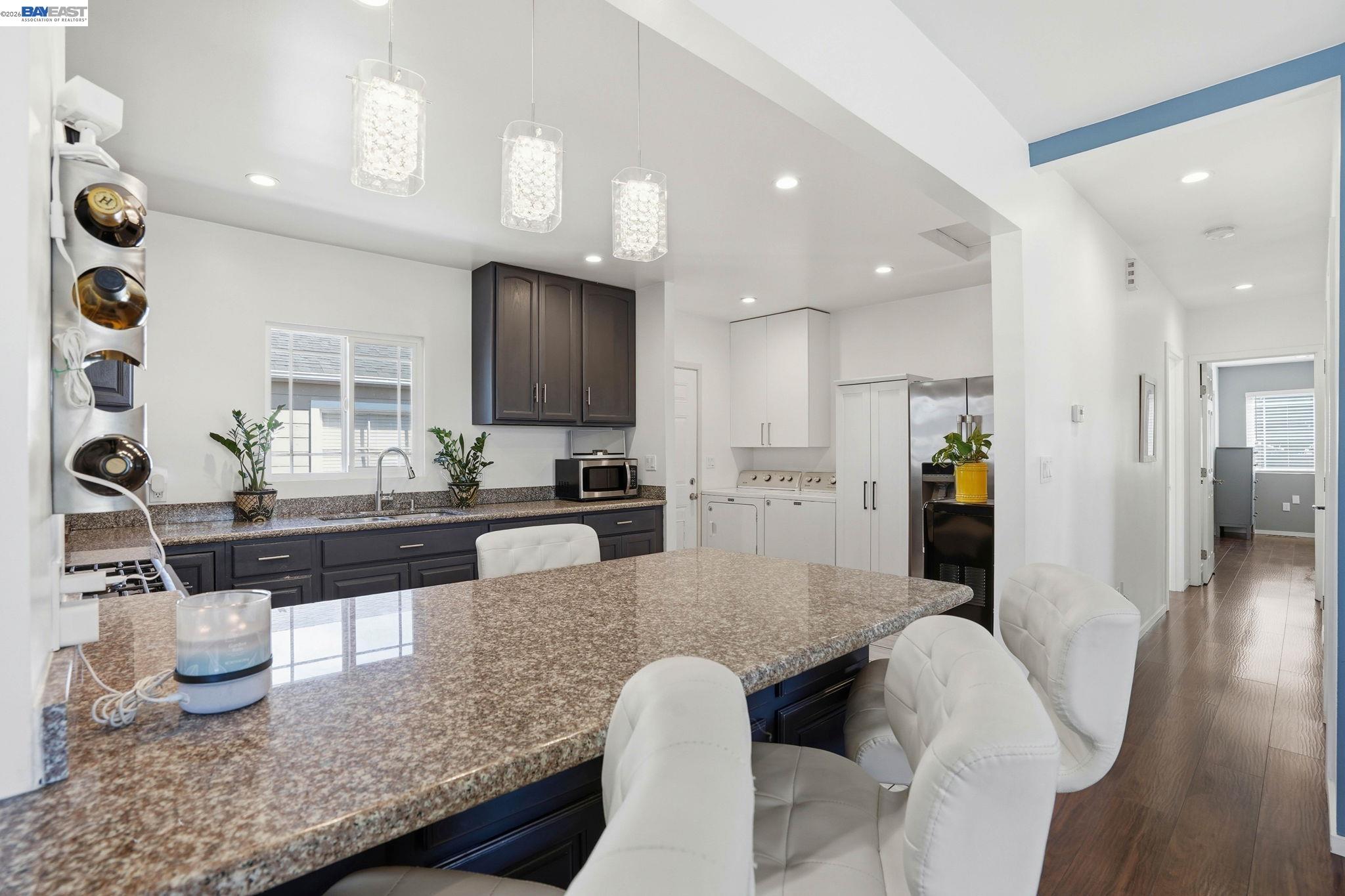 Detail Gallery Image 13 of 41 For 1954 87th Ave, Oakland,  CA 94621 - 3 Beds | 2 Baths