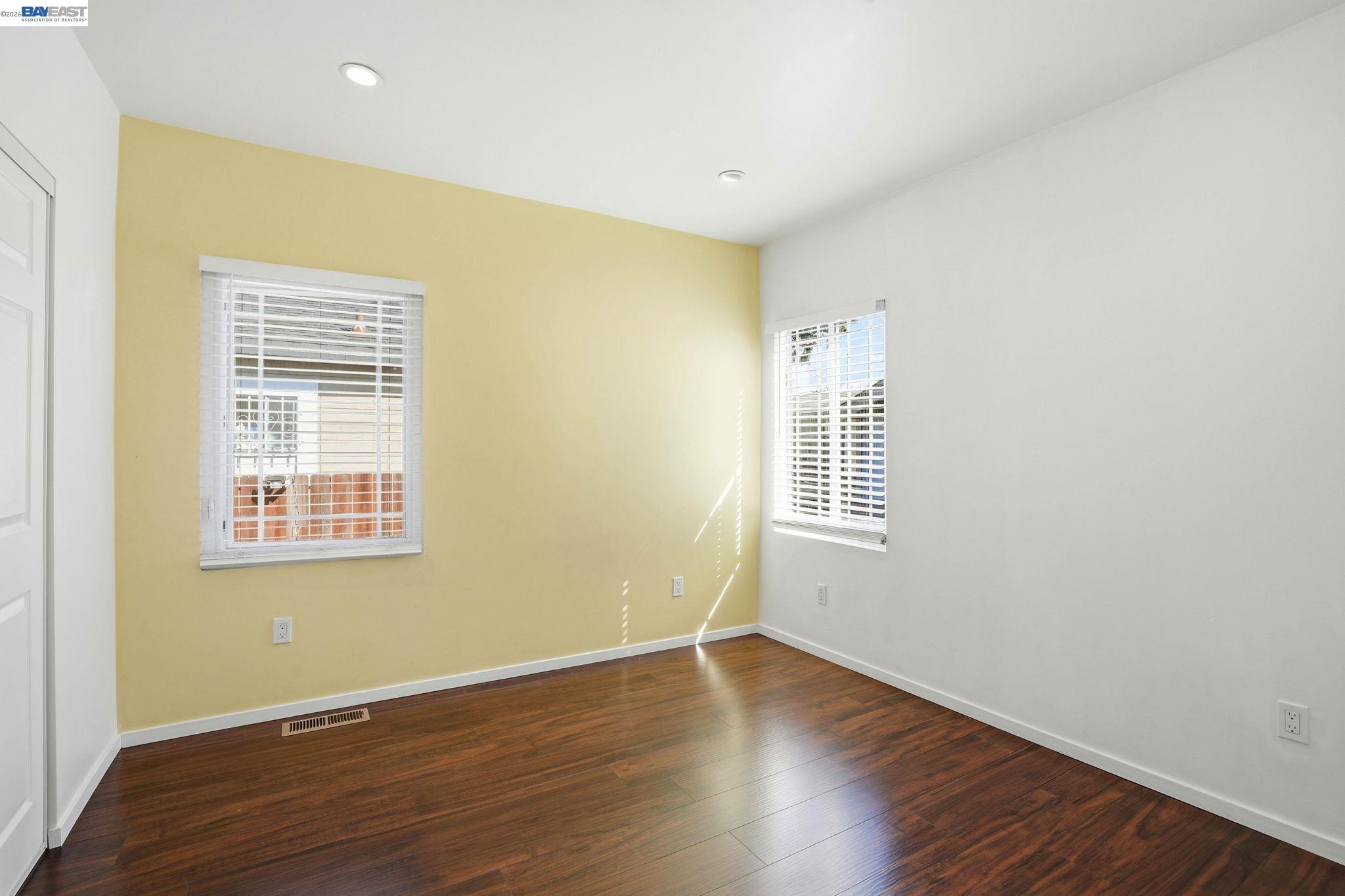 Detail Gallery Image 16 of 41 For 1954 87th Ave, Oakland,  CA 94621 - 3 Beds | 2 Baths