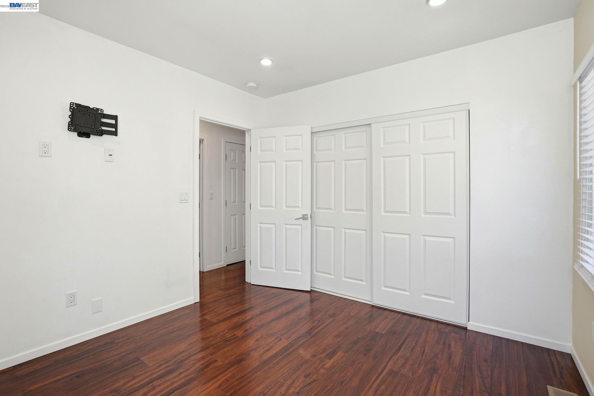 Detail Gallery Image 17 of 41 For 1954 87th Ave, Oakland,  CA 94621 - 3 Beds | 2 Baths