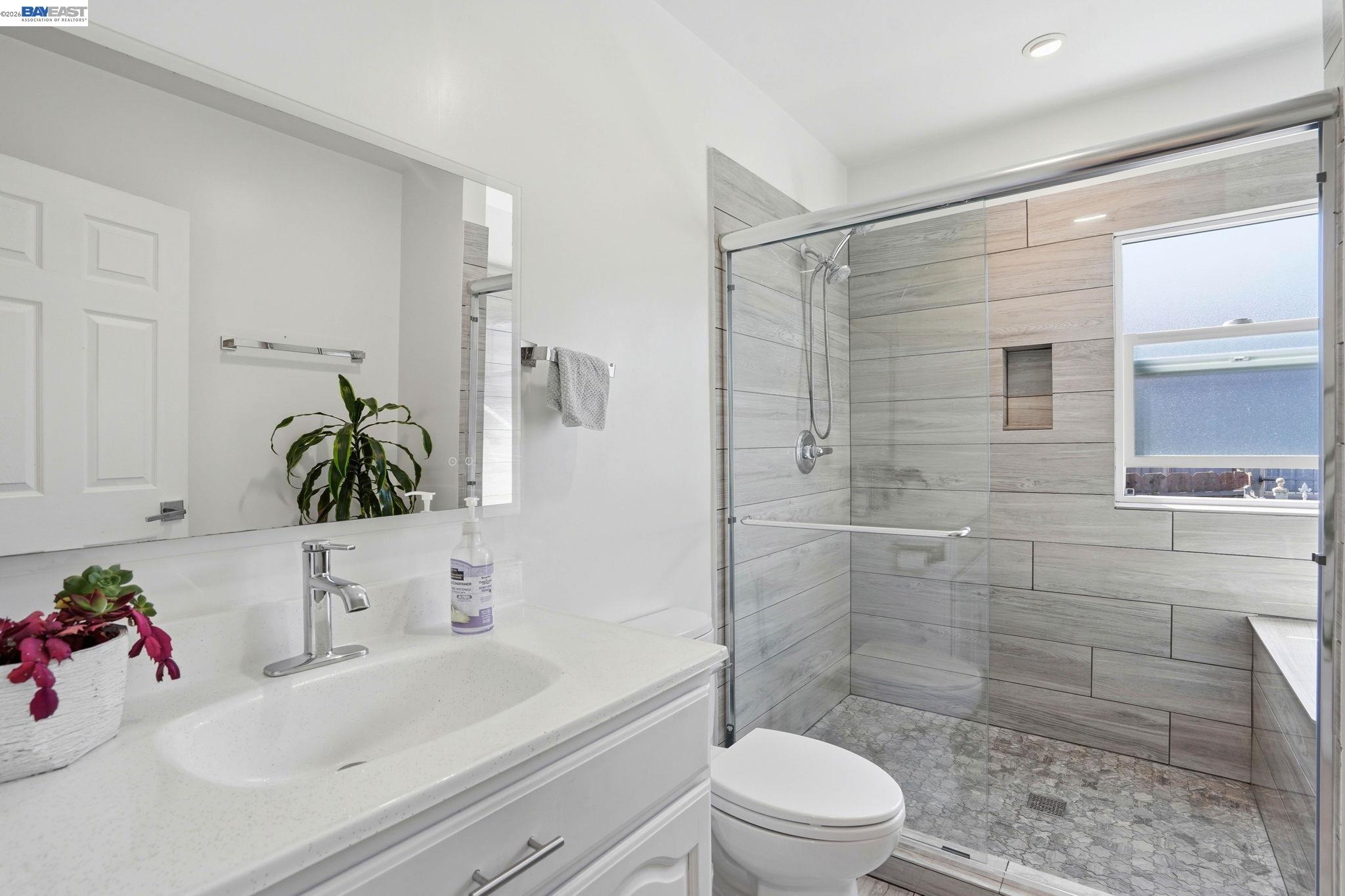 Detail Gallery Image 18 of 41 For 1954 87th Ave, Oakland,  CA 94621 - 3 Beds | 2 Baths