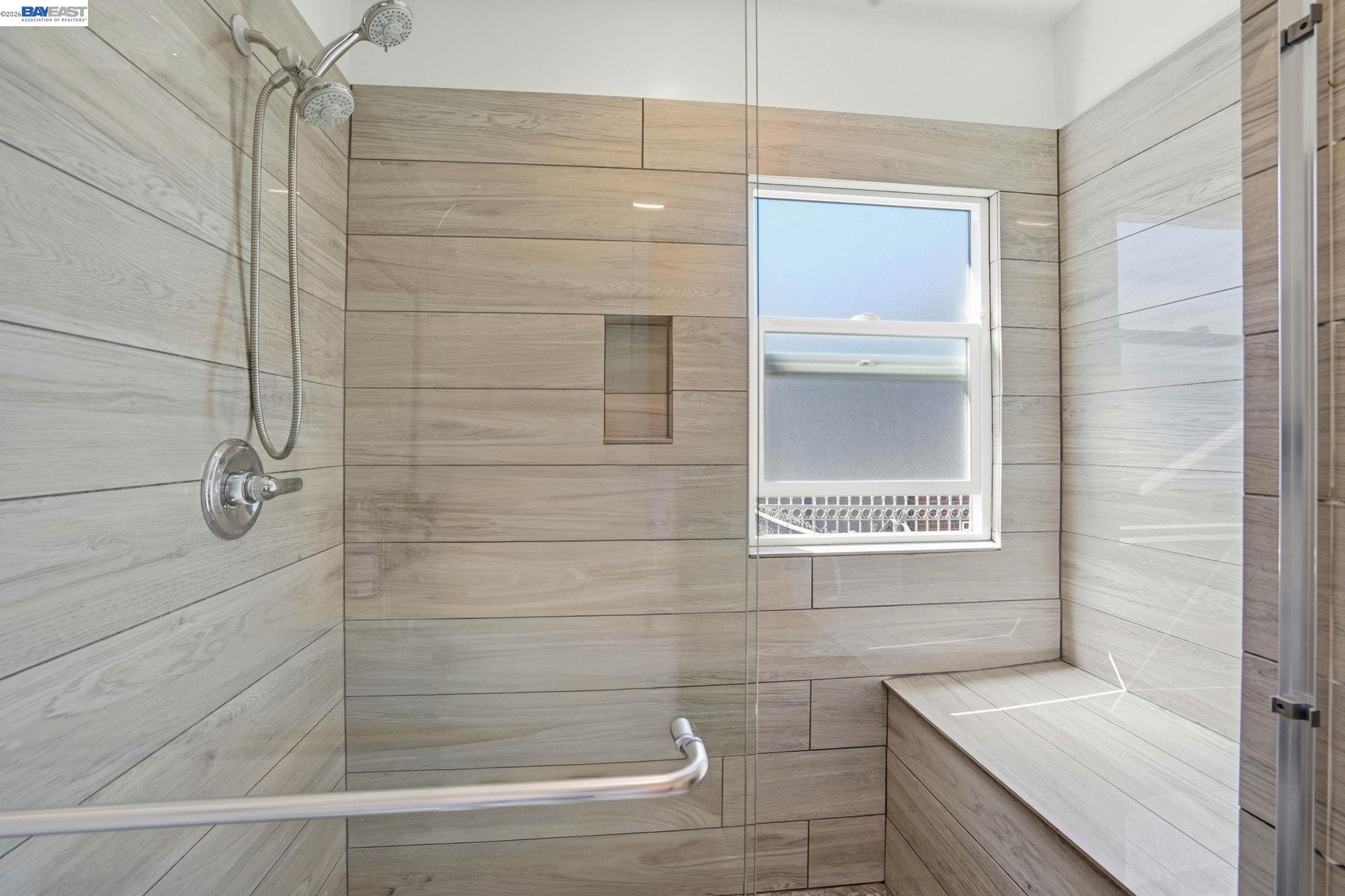 Detail Gallery Image 19 of 41 For 1954 87th Ave, Oakland,  CA 94621 - 3 Beds | 2 Baths