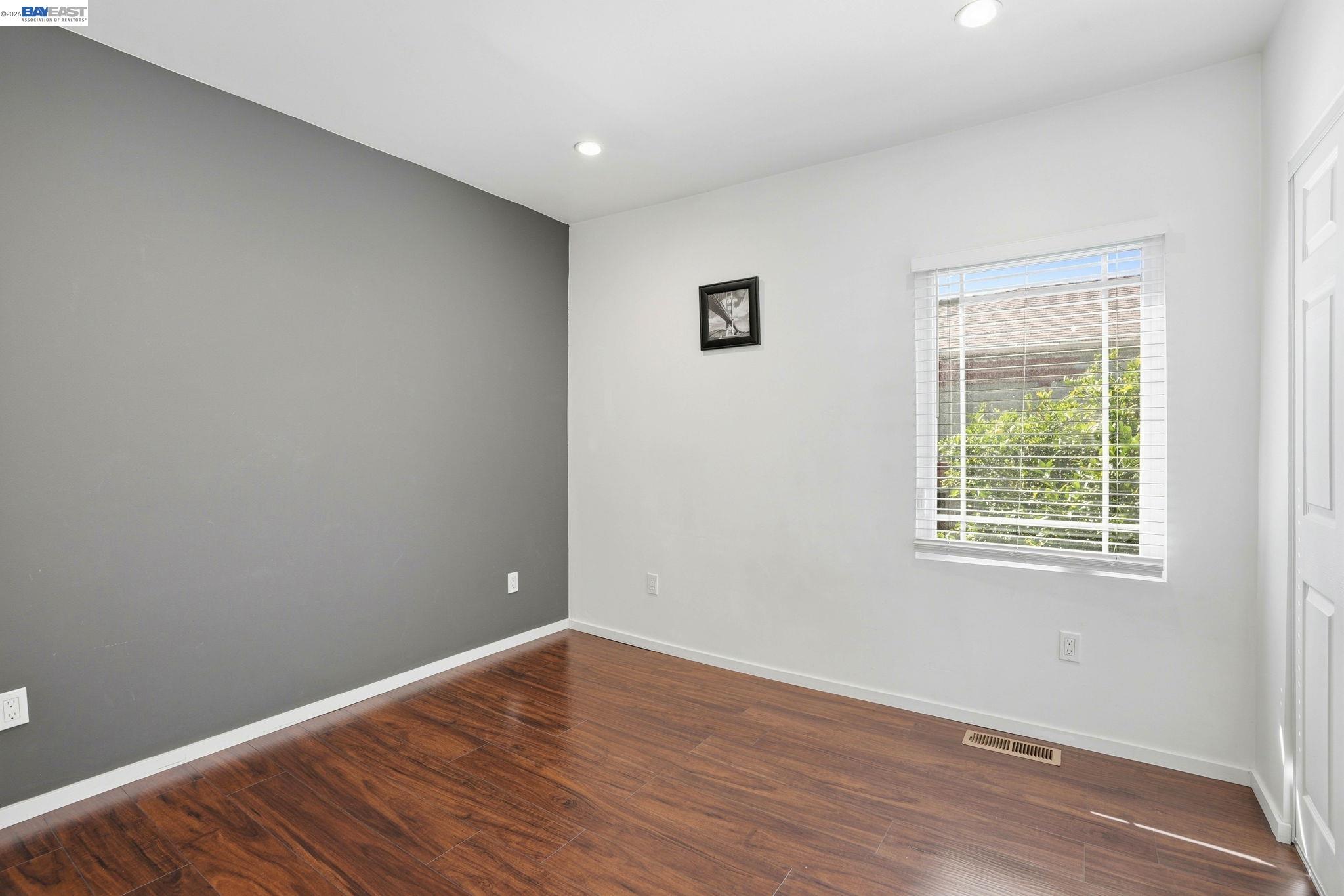 Detail Gallery Image 21 of 41 For 1954 87th Ave, Oakland,  CA 94621 - 3 Beds | 2 Baths