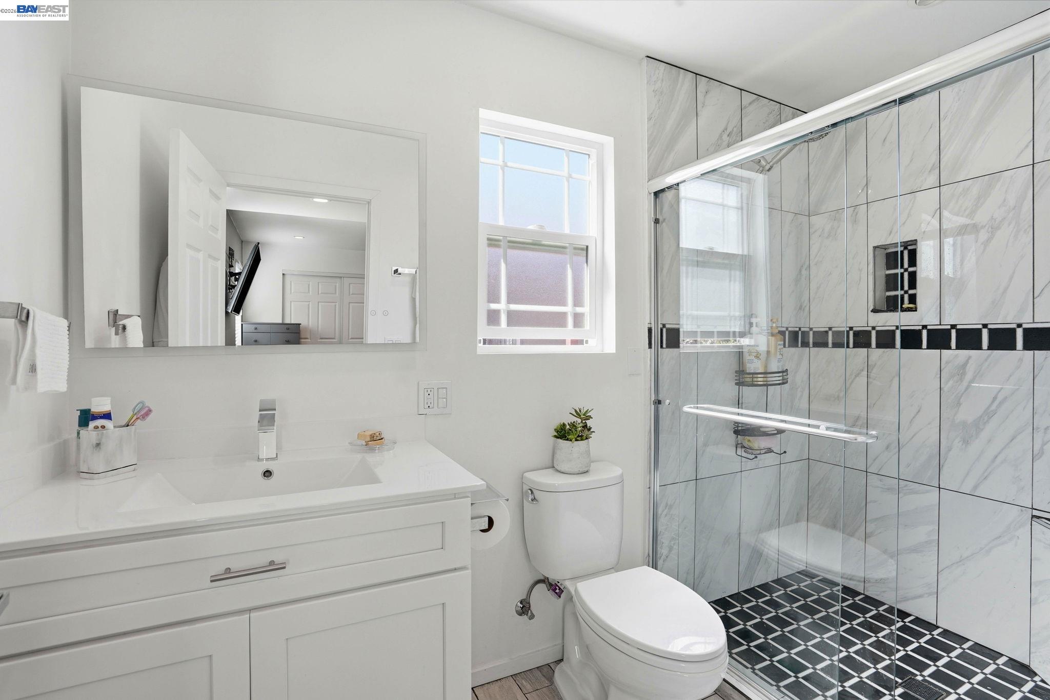 Detail Gallery Image 26 of 41 For 1954 87th Ave, Oakland,  CA 94621 - 3 Beds | 2 Baths