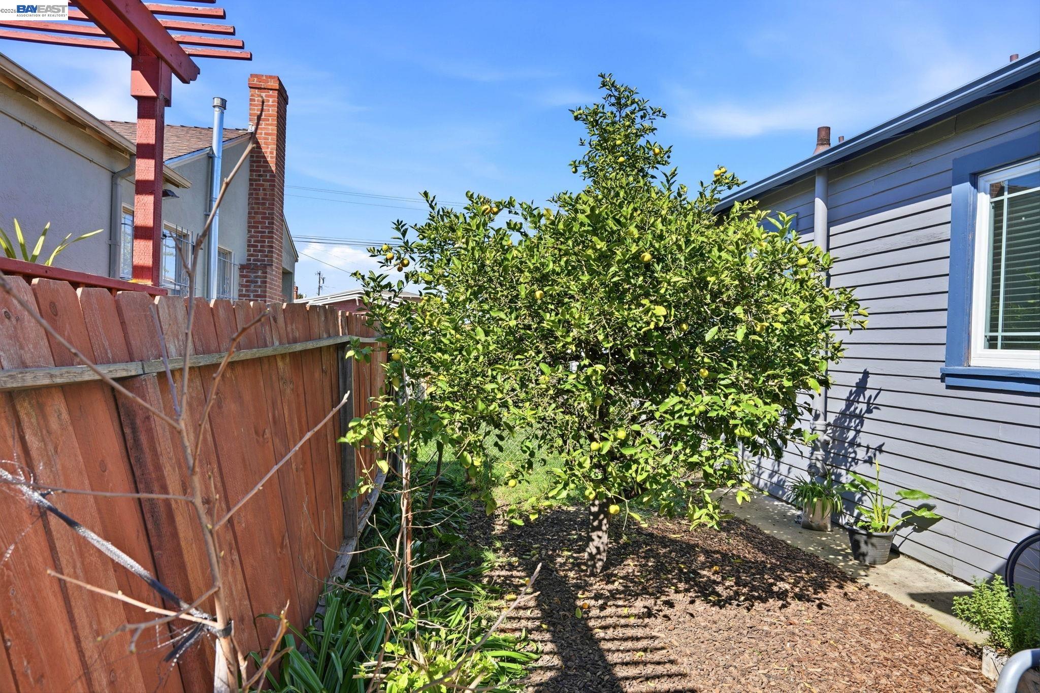 Detail Gallery Image 34 of 41 For 1954 87th Ave, Oakland,  CA 94621 - 3 Beds | 2 Baths