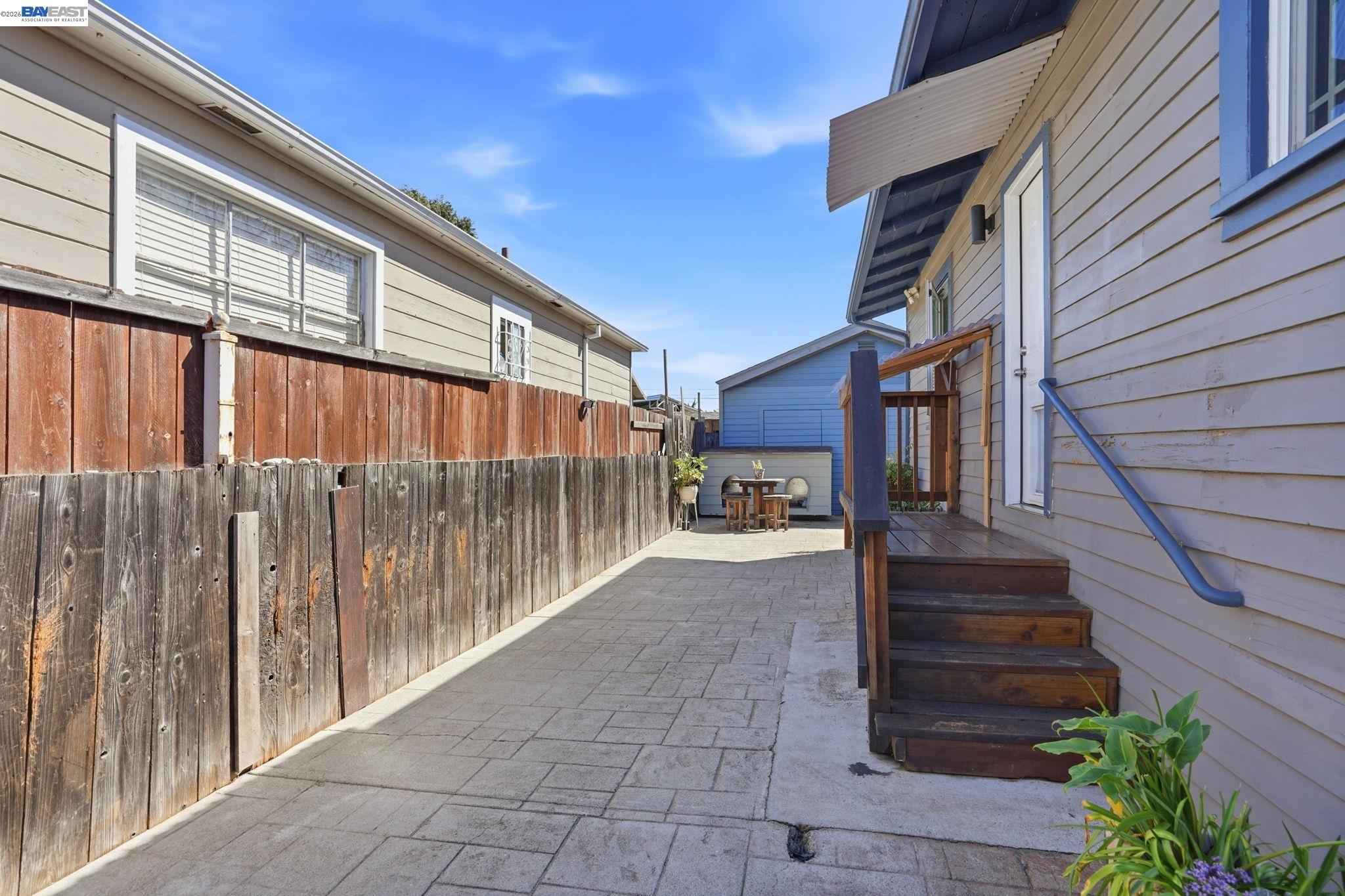 Detail Gallery Image 37 of 41 For 1954 87th Ave, Oakland,  CA 94621 - 3 Beds | 2 Baths