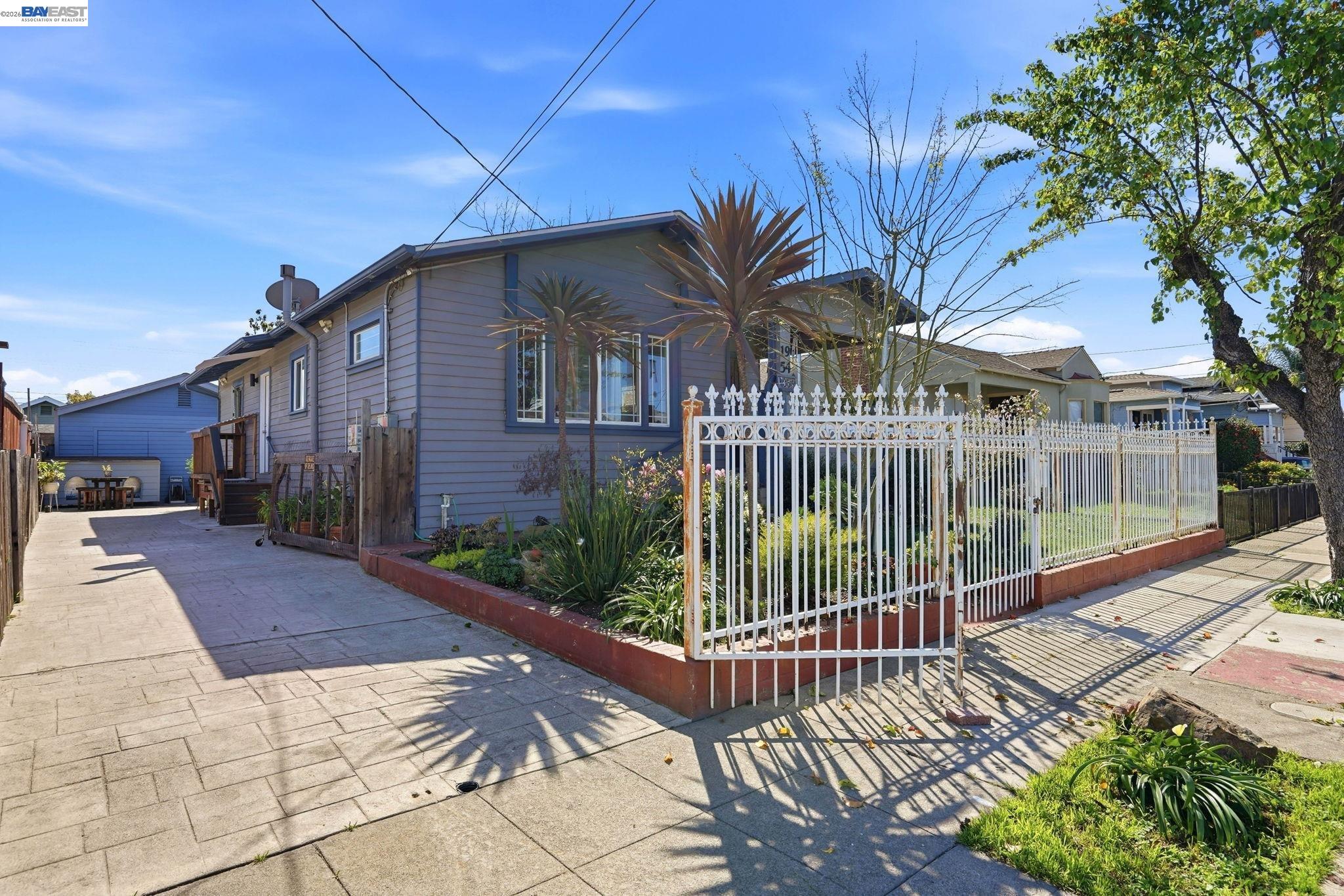 Detail Gallery Image 38 of 41 For 1954 87th Ave, Oakland,  CA 94621 - 3 Beds | 2 Baths