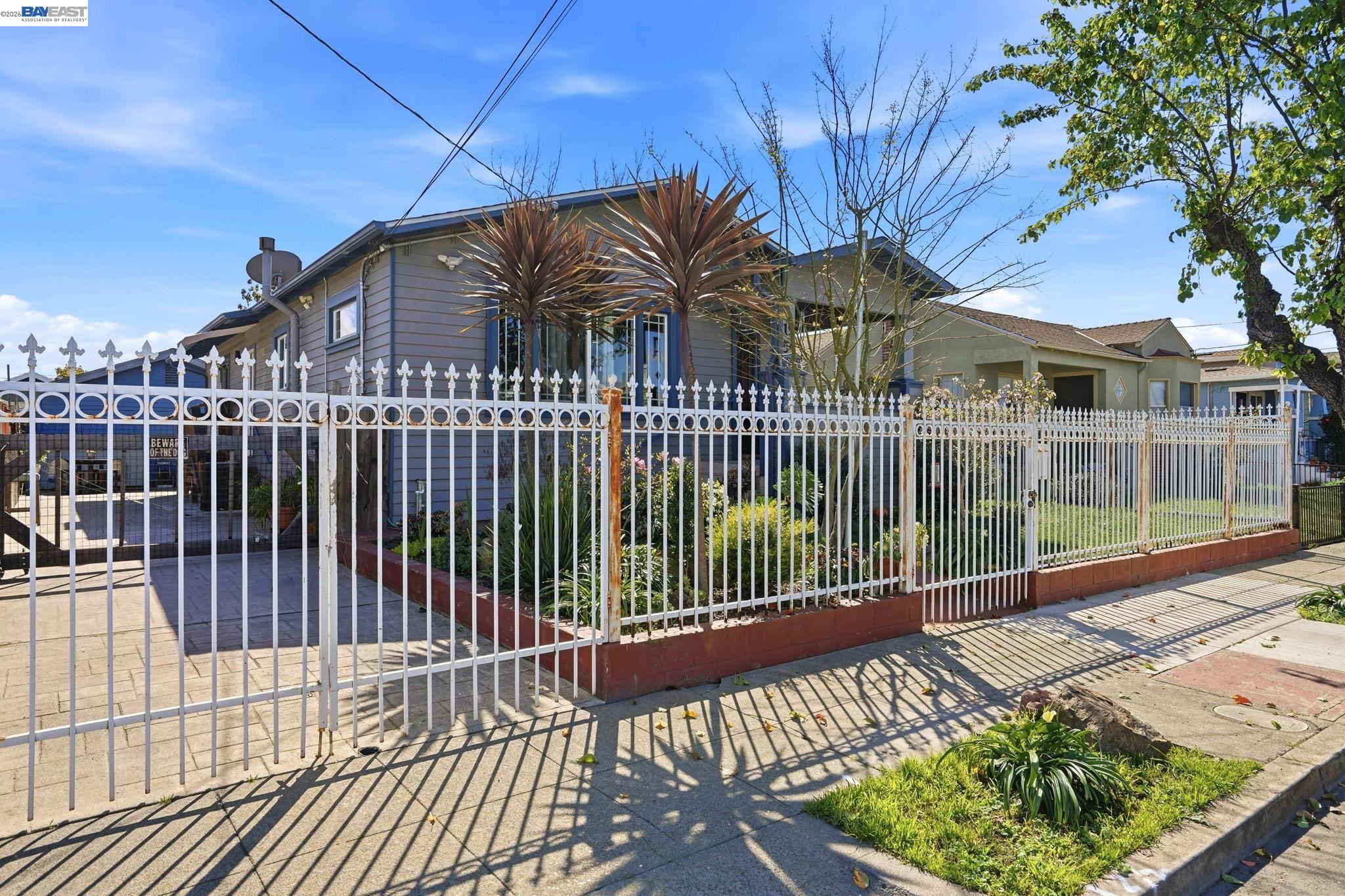 Detail Gallery Image 39 of 41 For 1954 87th Ave, Oakland,  CA 94621 - 3 Beds | 2 Baths