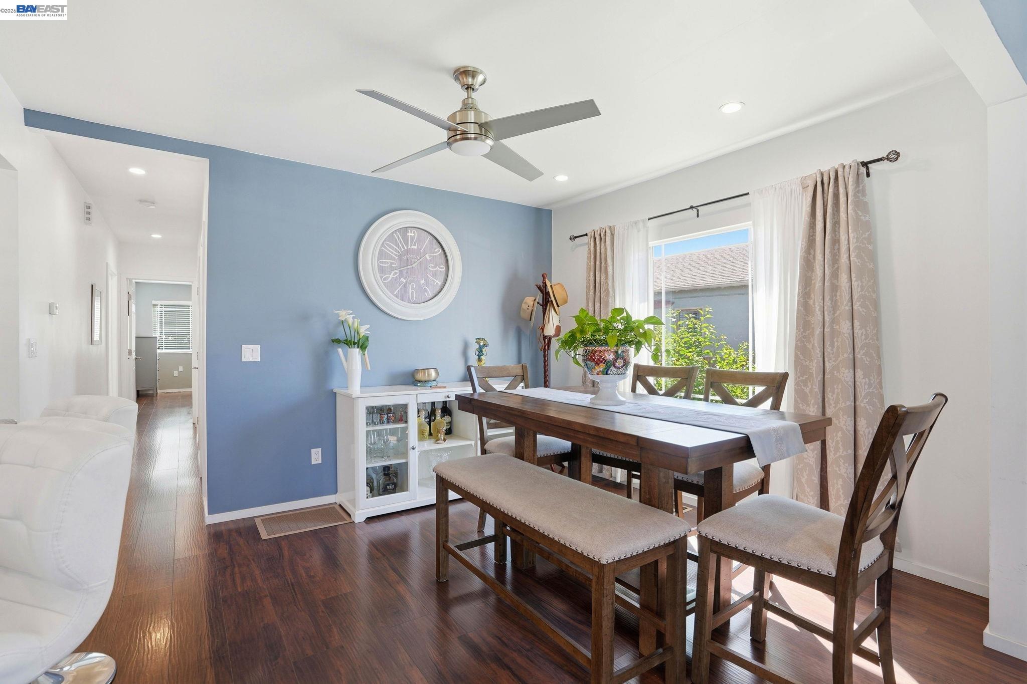 Detail Gallery Image 8 of 41 For 1954 87th Ave, Oakland,  CA 94621 - 3 Beds | 2 Baths