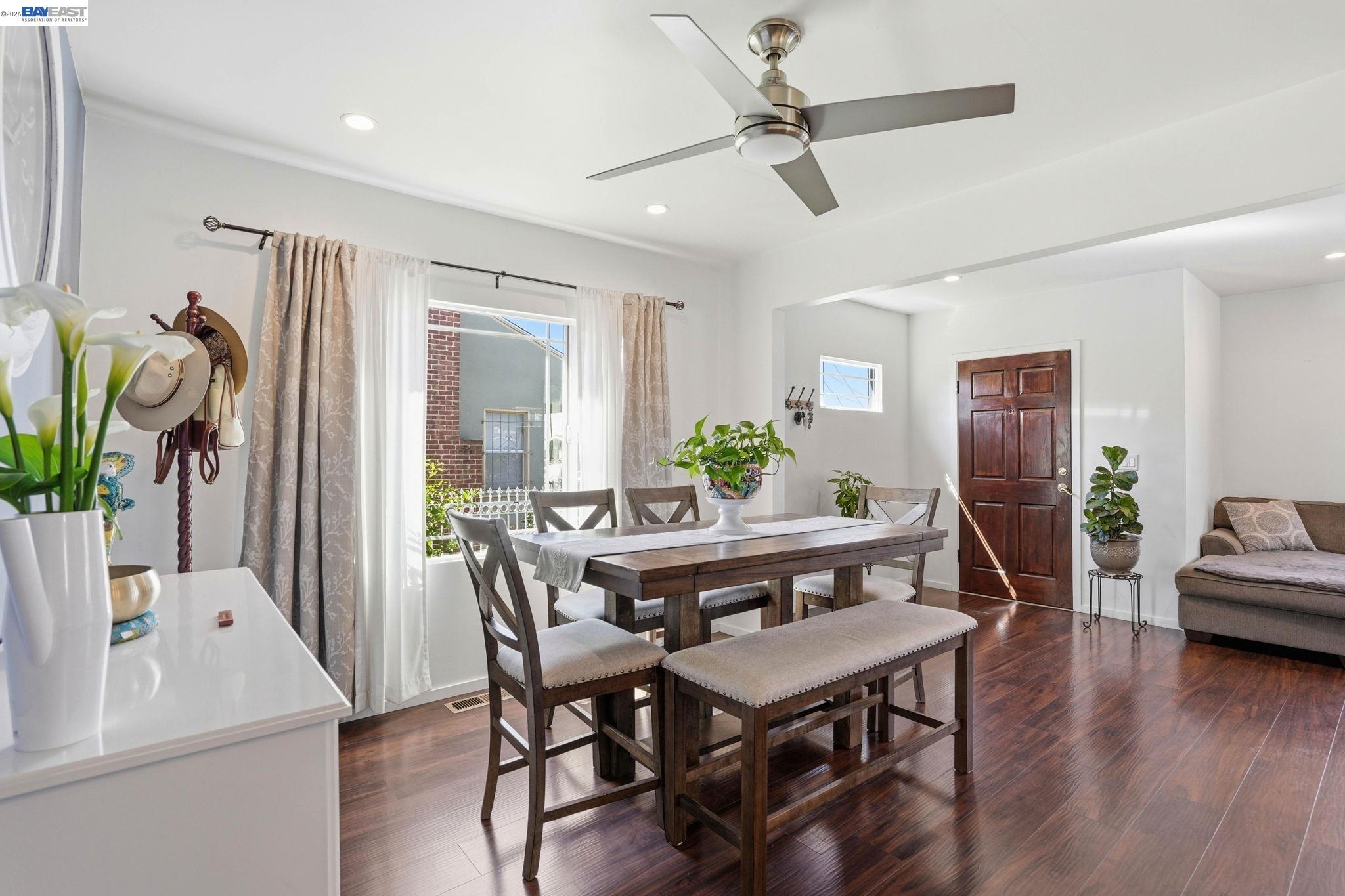 Detail Gallery Image 9 of 41 For 1954 87th Ave, Oakland,  CA 94621 - 3 Beds | 2 Baths