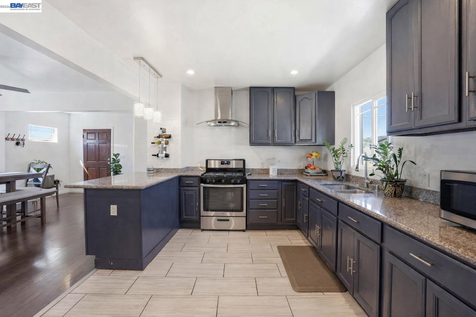 Detail Gallery Image 10 of 41 For 1954 87th Ave, Oakland,  CA 94621 - 3 Beds | 2 Baths