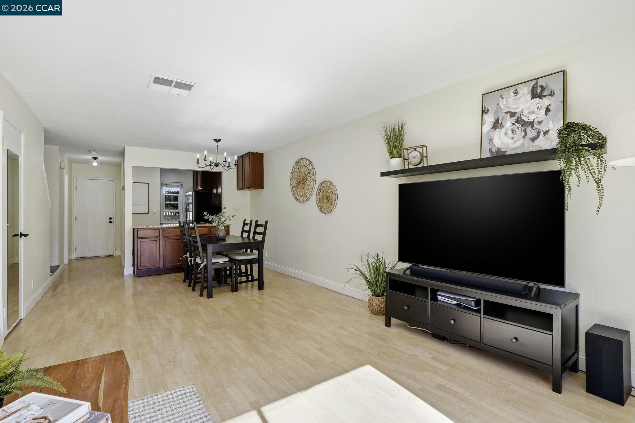 Photo #2: 41126108 Listing: Photo #2