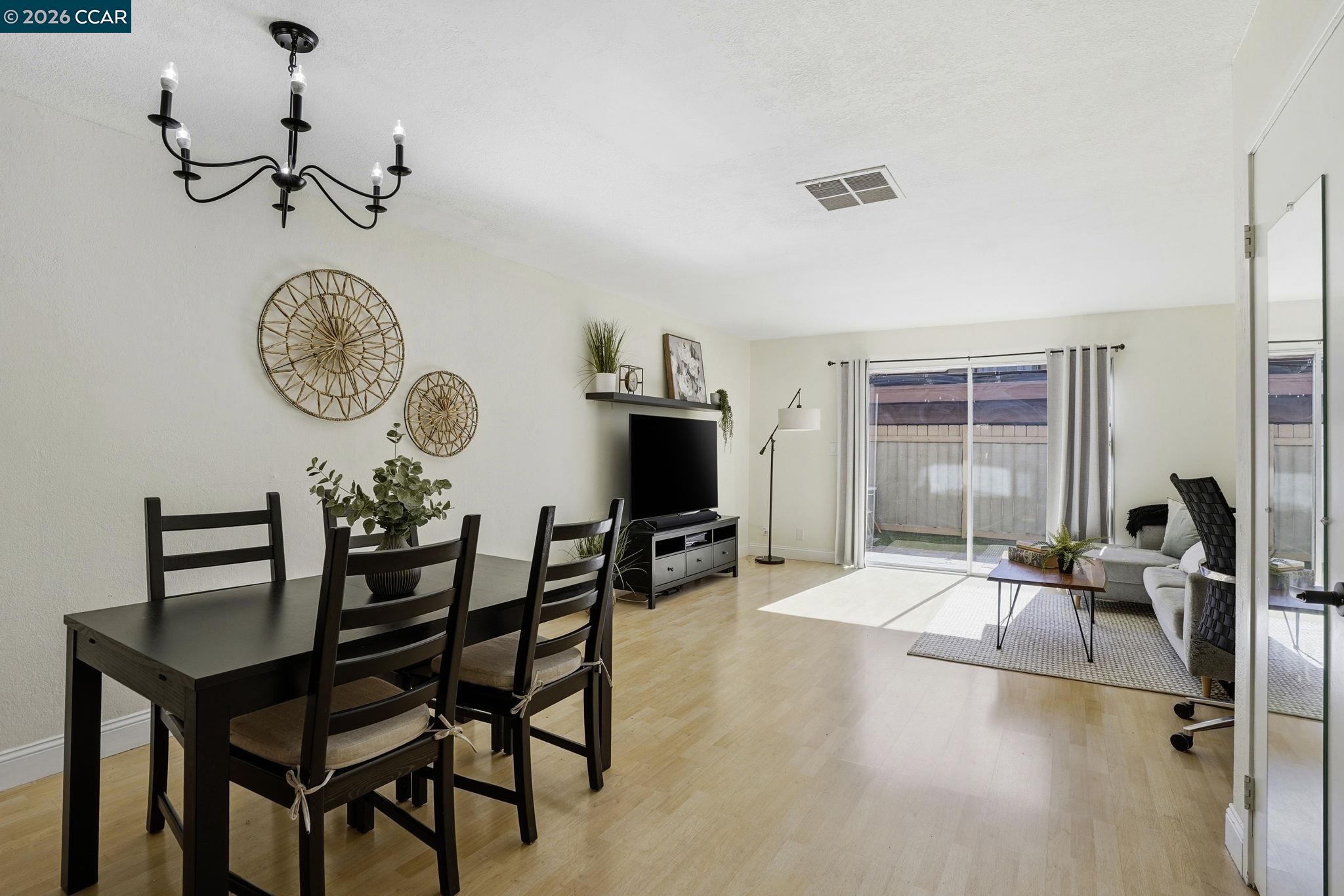 Detail Gallery Image 13 of 34 For 1535 Parkwood Pl, Concord,  CA 94521 - 2 Beds | 1/1 Baths