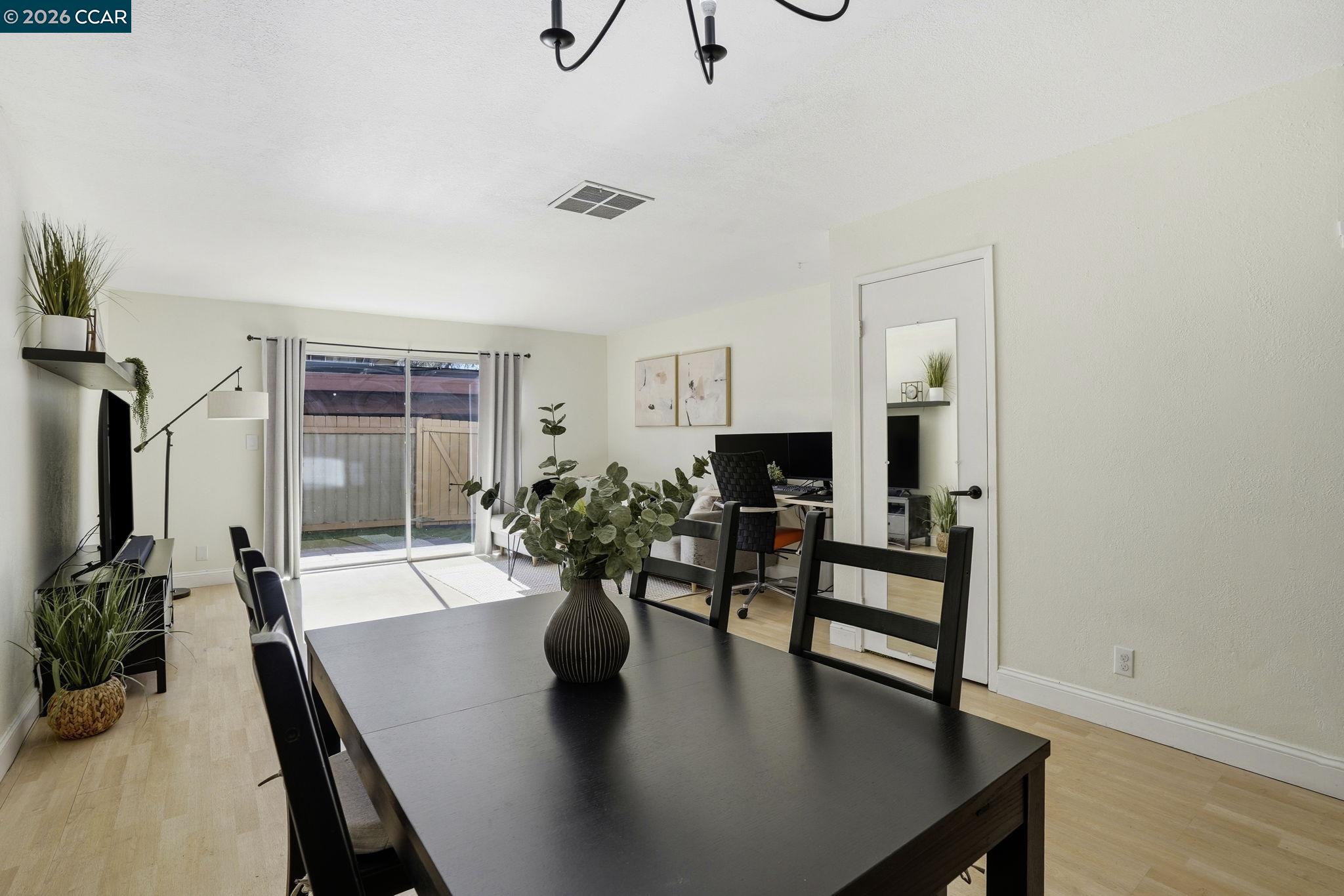 Detail Gallery Image 15 of 34 For 1535 Parkwood Pl, Concord,  CA 94521 - 2 Beds | 1/1 Baths