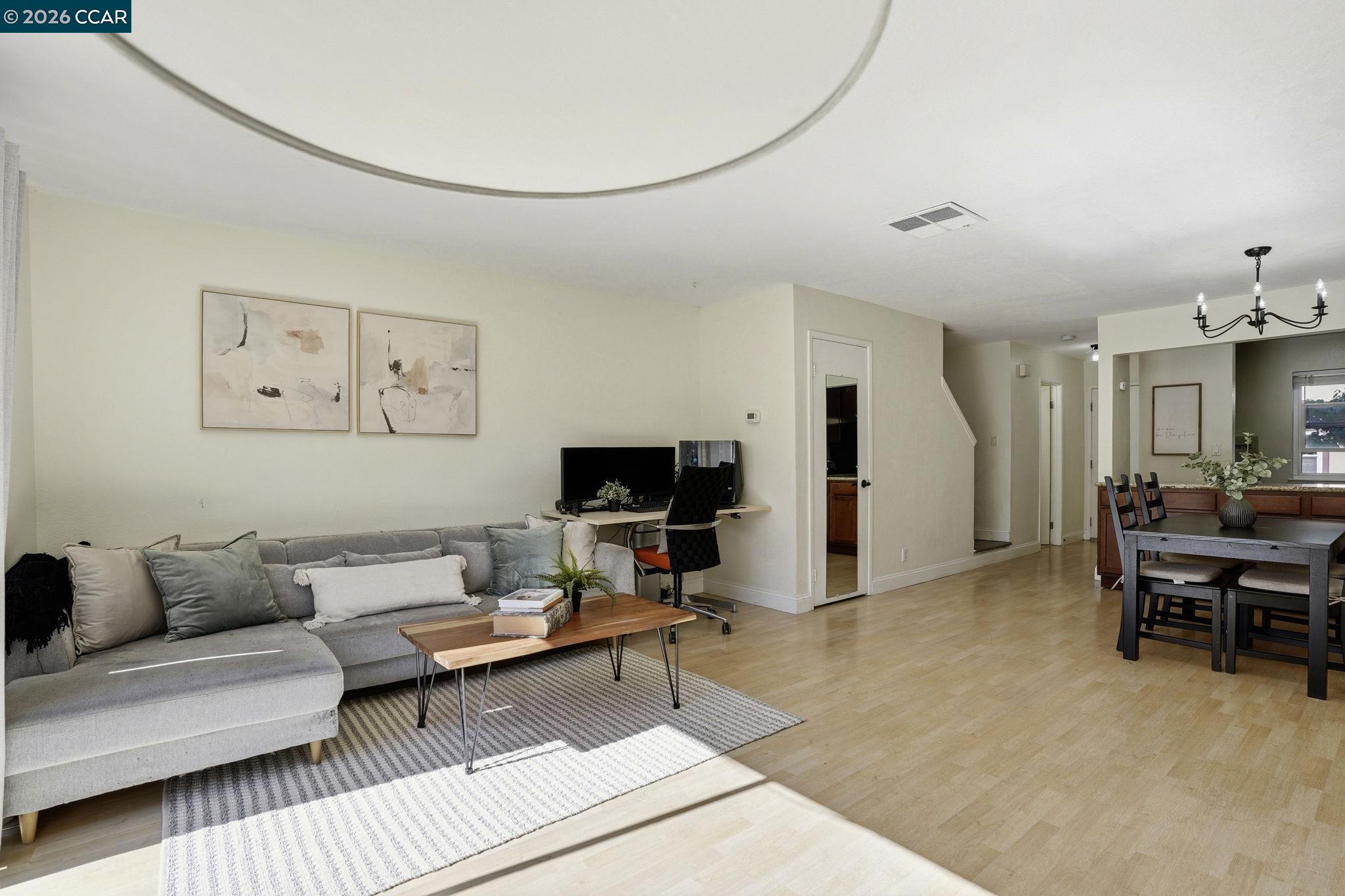 Photo #3: 41126108 Listing: Photo #3