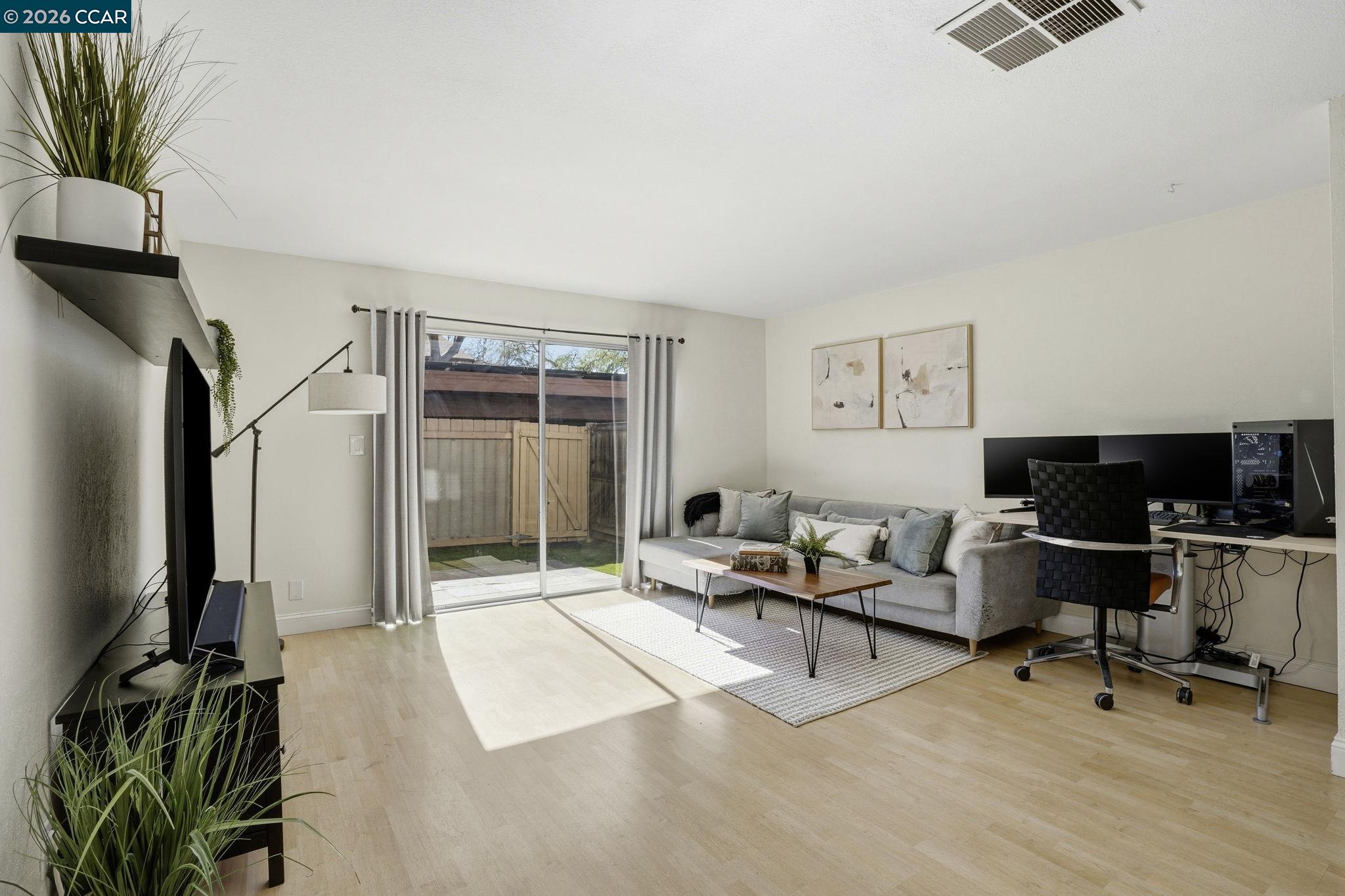 Photo #4: 41126108 Listing: Photo #4