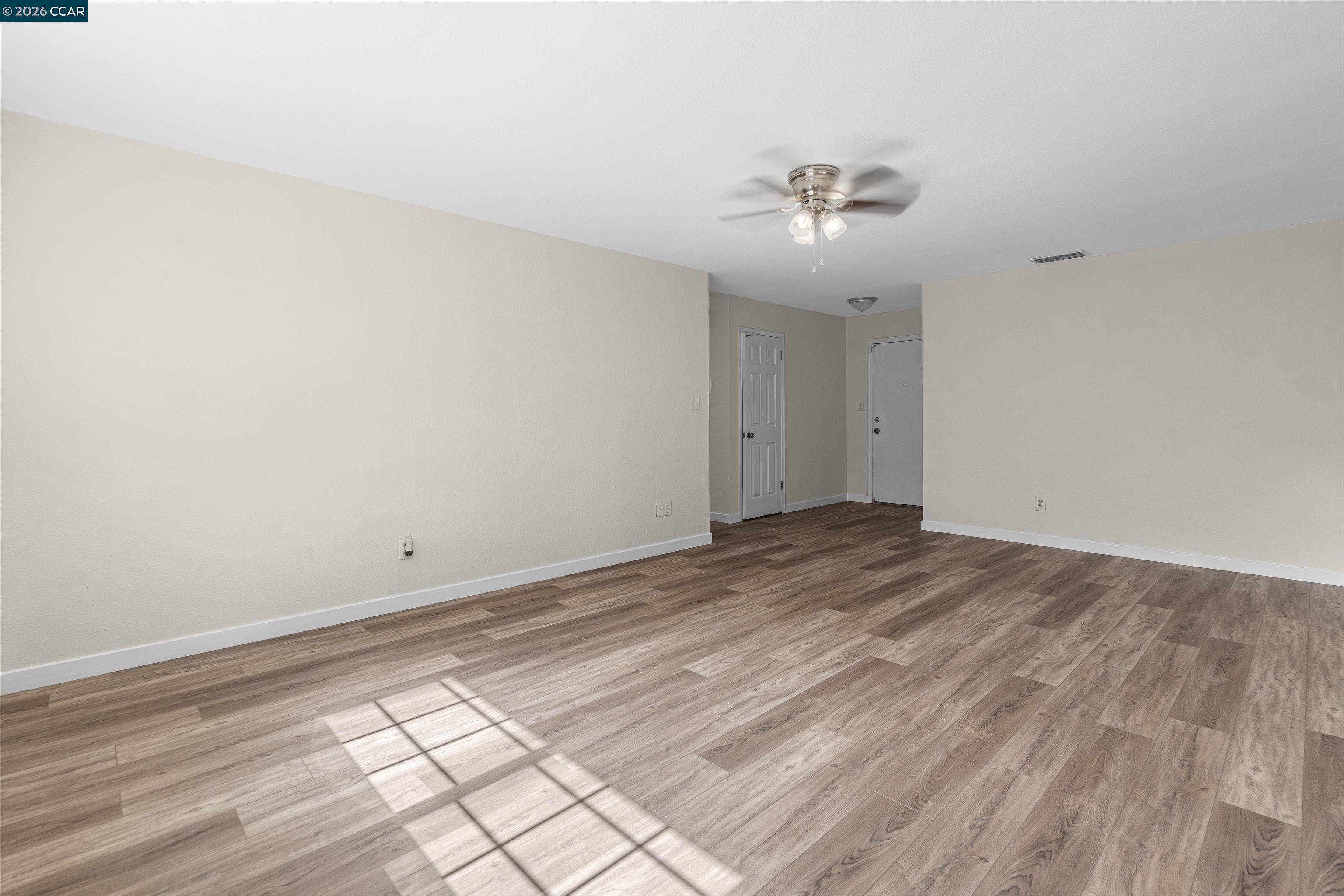 Detail Gallery Image 5 of 23 For 9156 Castlebar Way, Sacramento,  CA 95826 - 4 Beds | 2 Baths