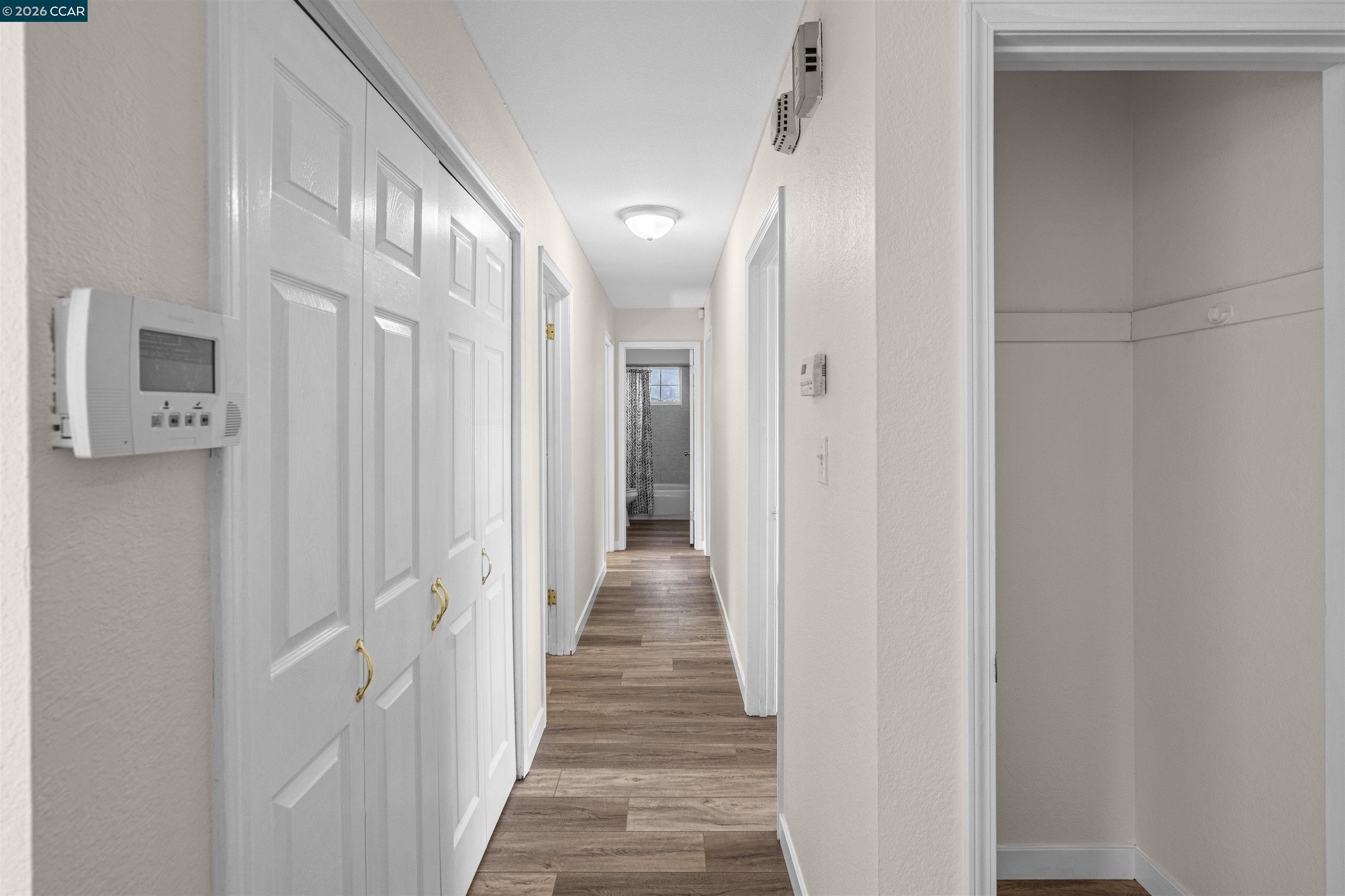 Detail Gallery Image 8 of 23 For 9156 Castlebar Way, Sacramento,  CA 95826 - 4 Beds | 2 Baths