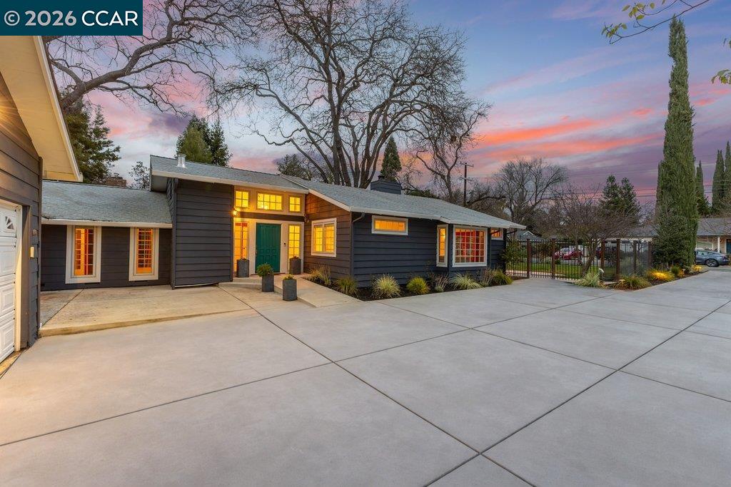 Detail Gallery Image 2 of 35 For 1079 W Holly Dr, Walnut Creek,  CA 94598 - 3 Beds | 2/1 Baths