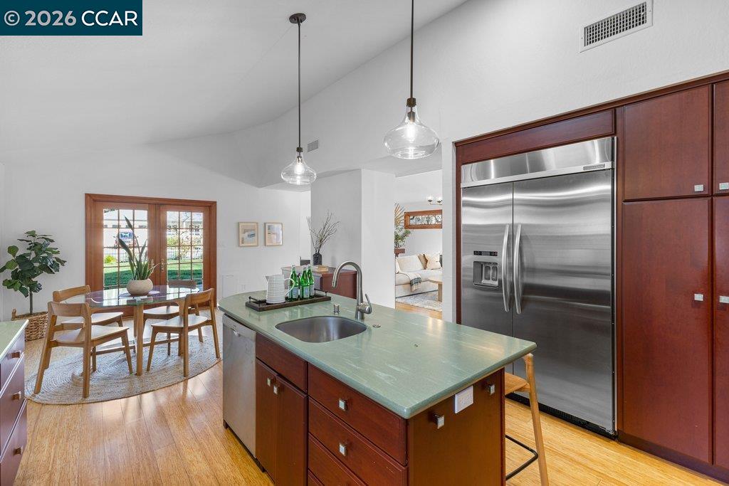 Detail Gallery Image 11 of 35 For 1079 W Holly Dr, Walnut Creek,  CA 94598 - 3 Beds | 2/1 Baths