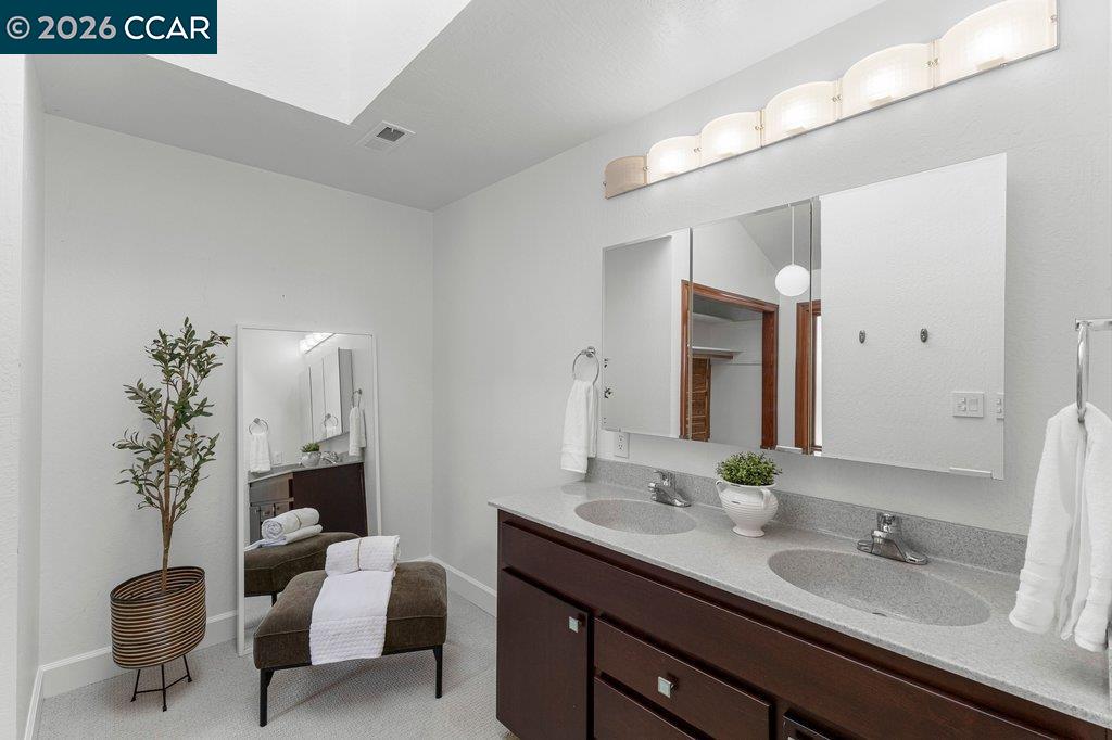 Detail Gallery Image 15 of 35 For 1079 W Holly Dr, Walnut Creek,  CA 94598 - 3 Beds | 2/1 Baths