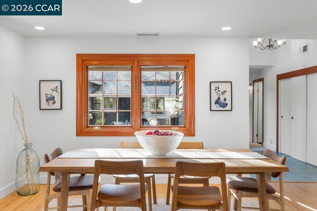 Detail Gallery Image 6 of 35 For 1079 W Holly Dr, Walnut Creek,  CA 94598 - 3 Beds | 2/1 Baths