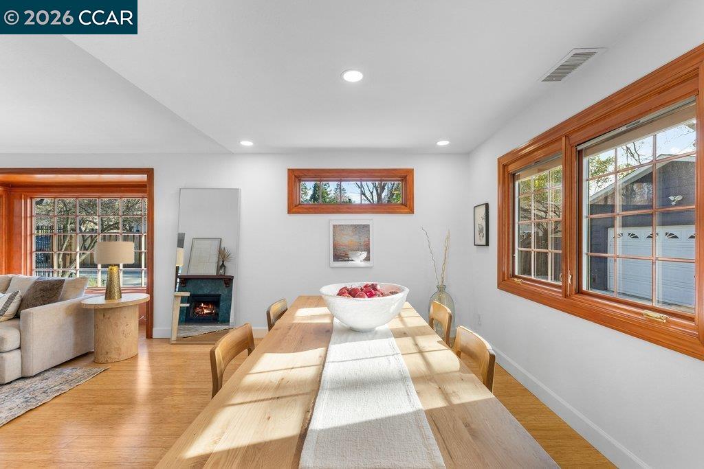 Detail Gallery Image 7 of 35 For 1079 W Holly Dr, Walnut Creek,  CA 94598 - 3 Beds | 2/1 Baths