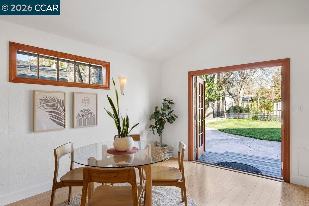 Detail Gallery Image 10 of 35 For 1079 W Holly Dr, Walnut Creek,  CA 94598 - 3 Beds | 2/1 Baths