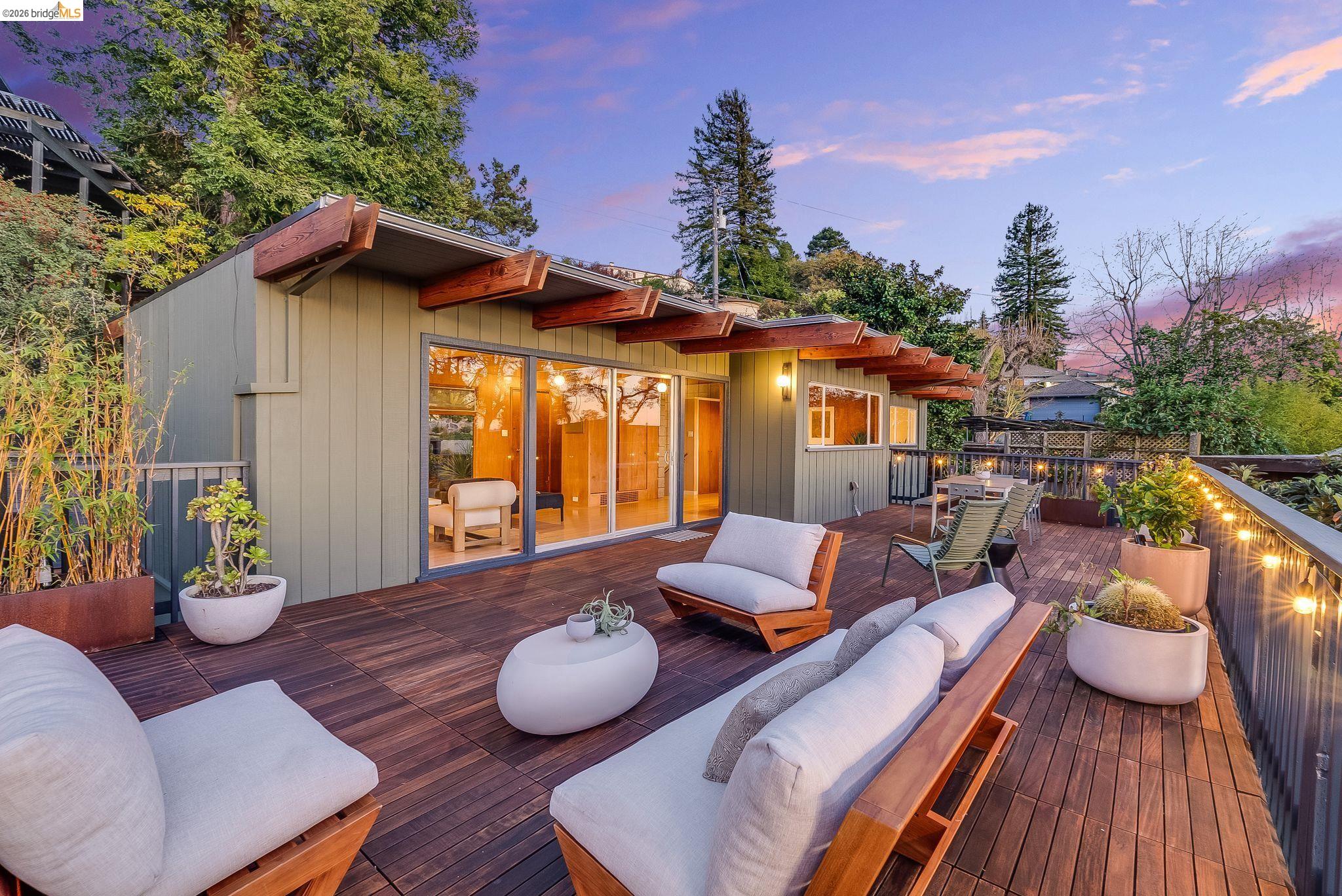 Detail Gallery Image 12 of 59 For 21 Norwood Avenue, Kensington,  CA 94707 - 3 Beds | 1/1 Baths