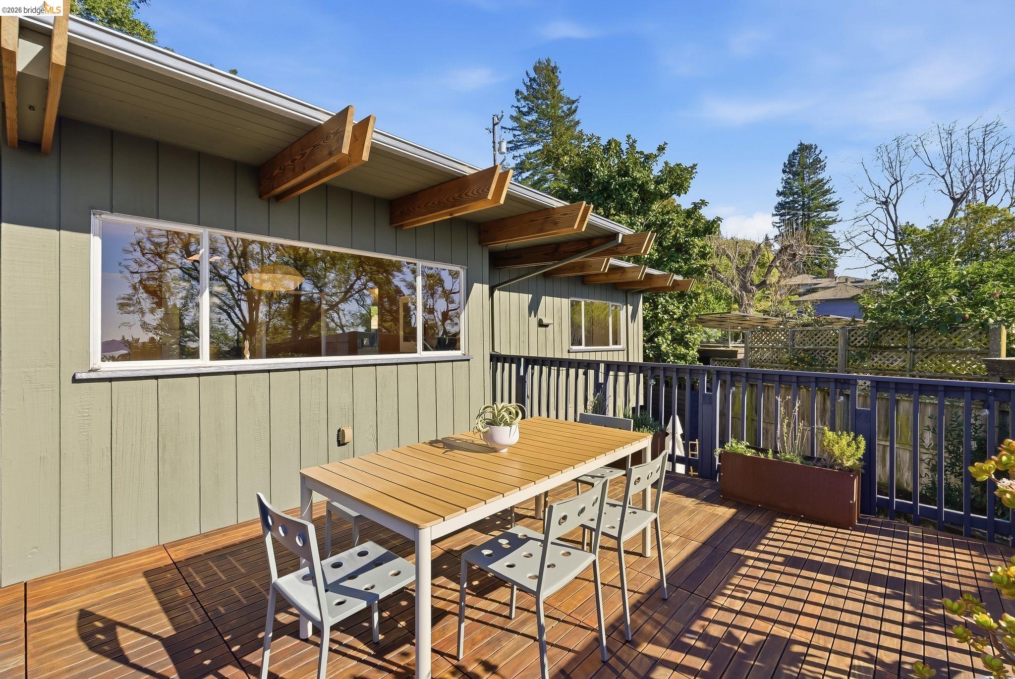 Detail Gallery Image 13 of 59 For 21 Norwood Avenue, Kensington,  CA 94707 - 3 Beds | 1/1 Baths