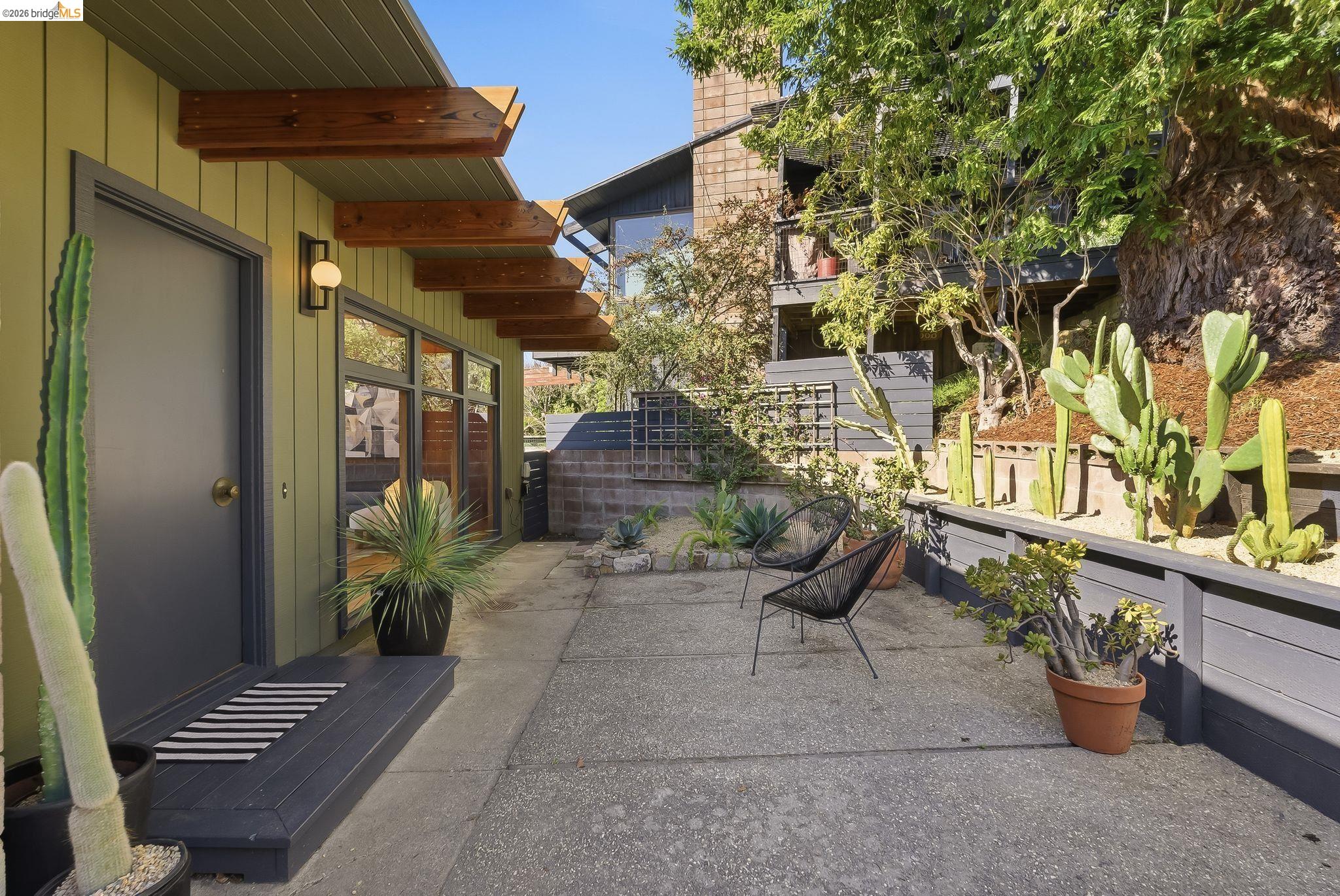 Detail Gallery Image 4 of 59 For 21 Norwood Avenue, Kensington,  CA 94707 - 3 Beds | 1/1 Baths