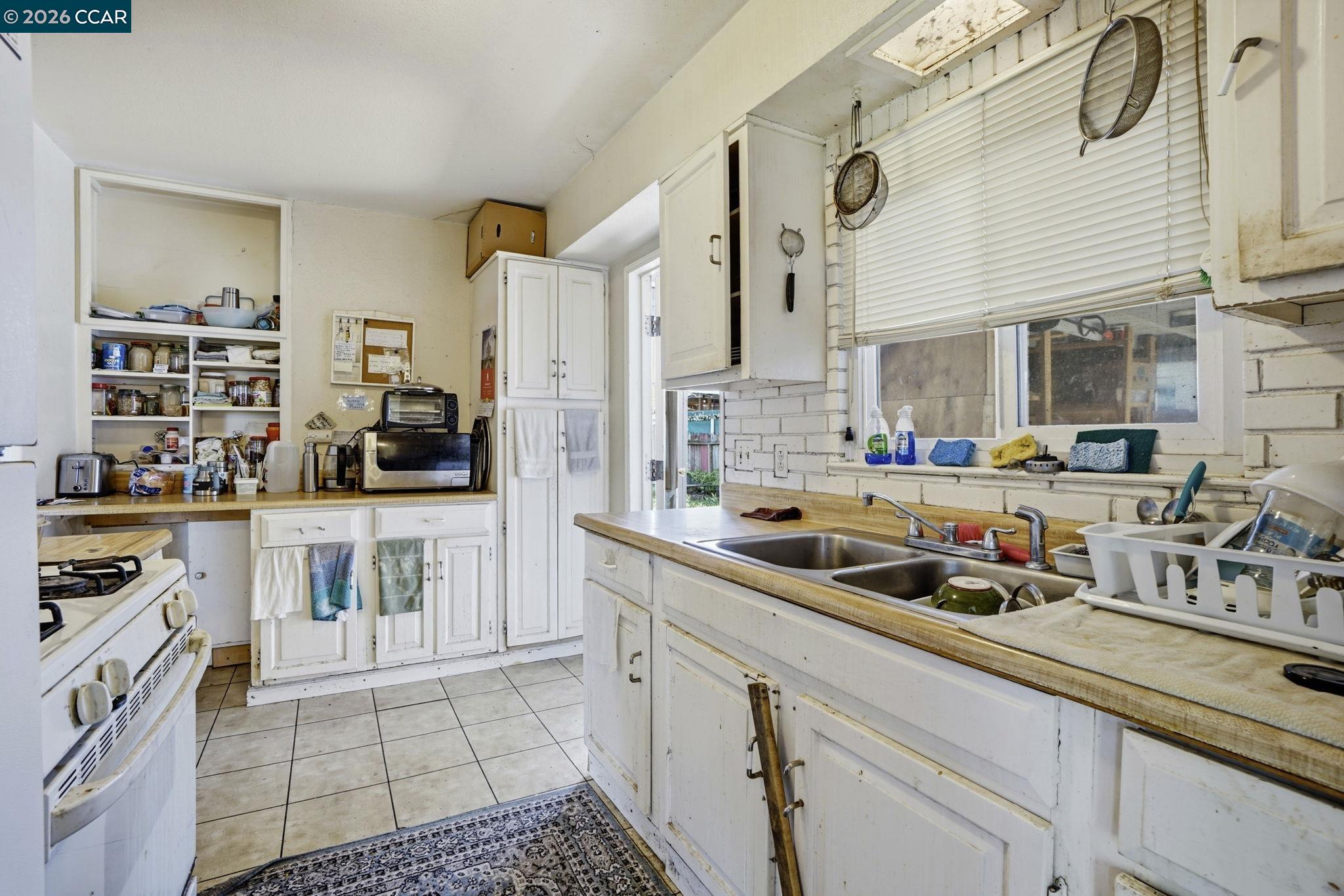 Detail Gallery Image 17 of 46 For 1990 Sunshine Dr, Concord,  CA 94520 - 4 Beds | 2 Baths