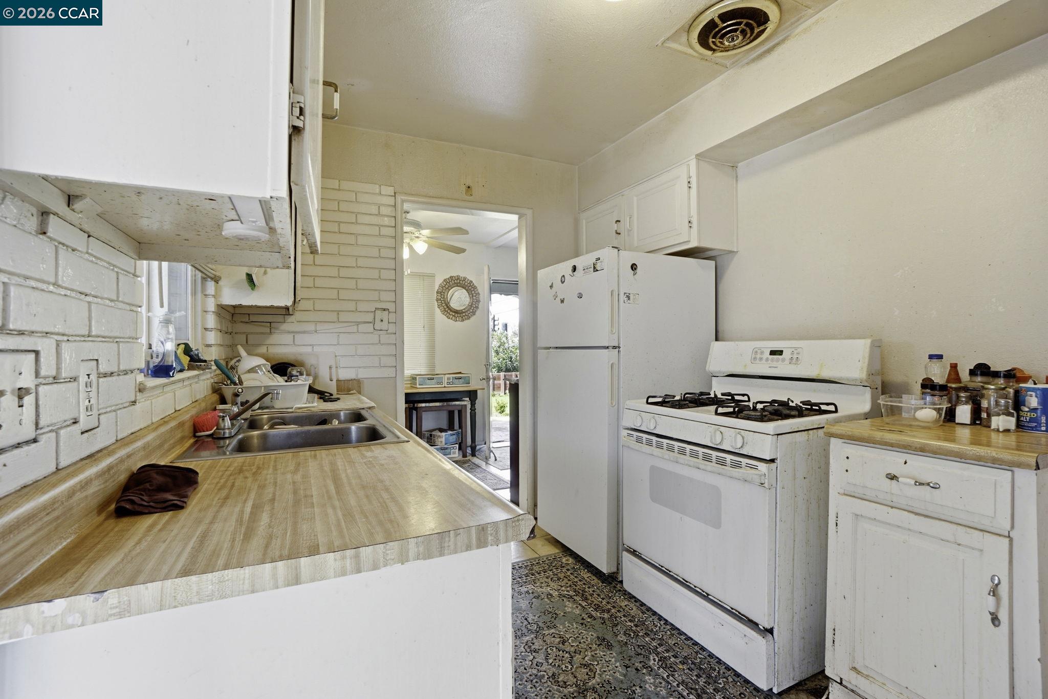 Detail Gallery Image 18 of 46 For 1990 Sunshine Dr, Concord,  CA 94520 - 4 Beds | 2 Baths