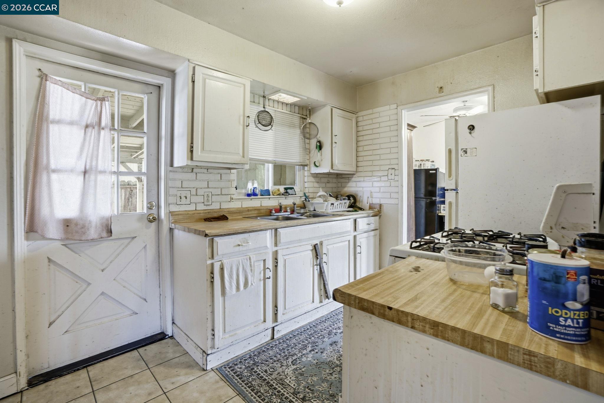 Detail Gallery Image 19 of 46 For 1990 Sunshine Dr, Concord,  CA 94520 - 4 Beds | 2 Baths