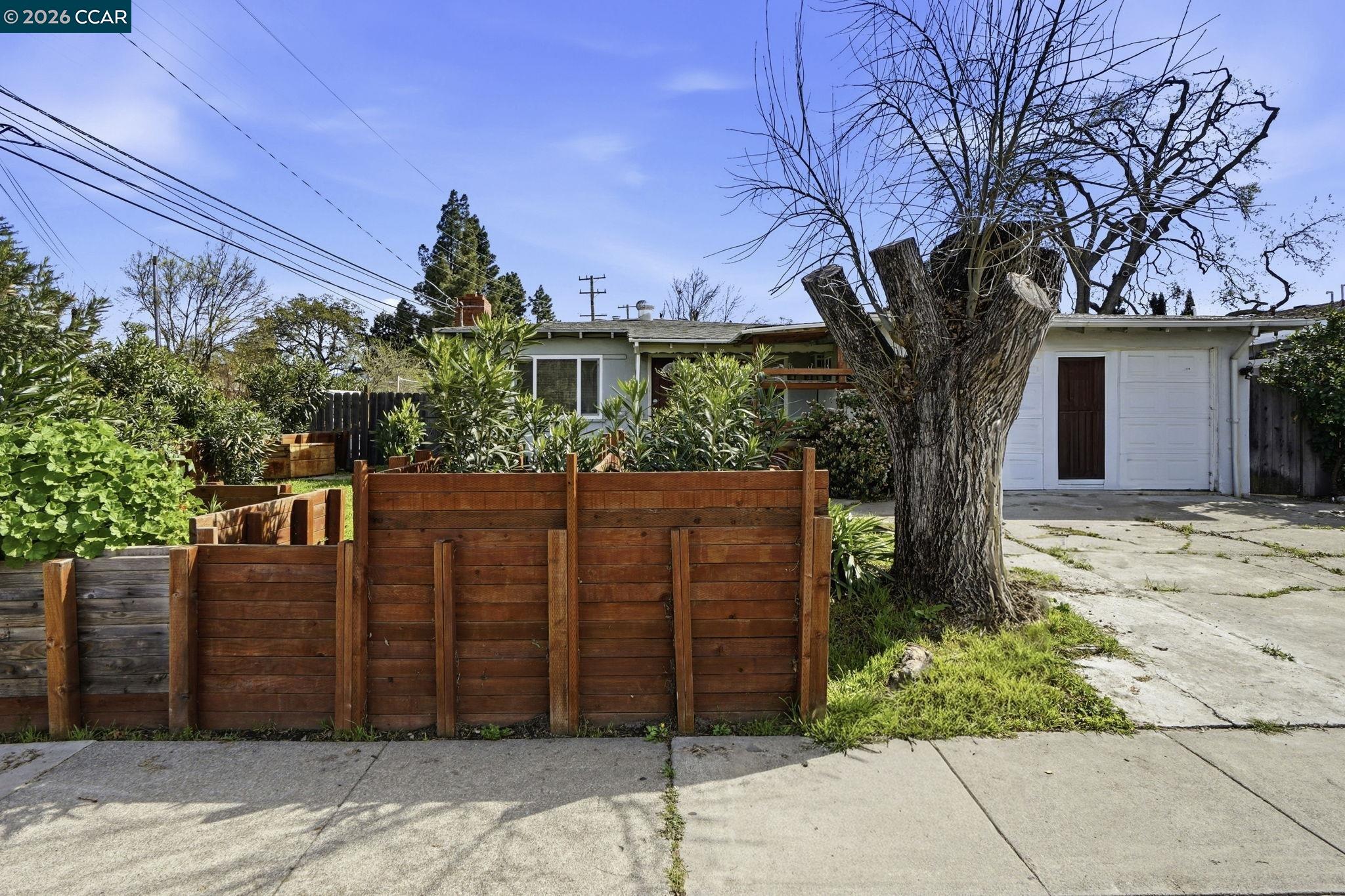 Detail Gallery Image 3 of 46 For 1990 Sunshine Dr, Concord,  CA 94520 - 4 Beds | 2 Baths