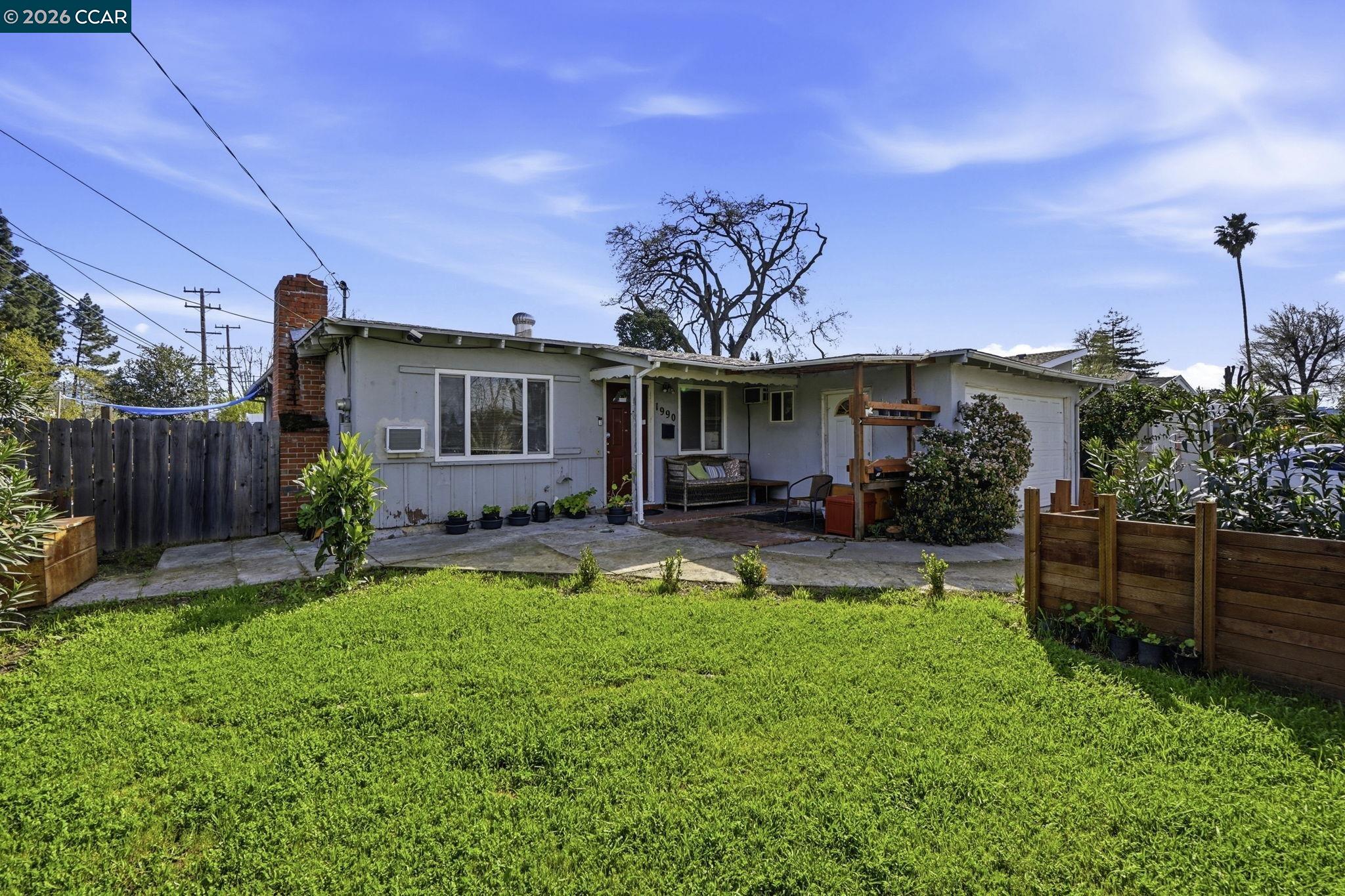 Detail Gallery Image 4 of 46 For 1990 Sunshine Dr, Concord,  CA 94520 - 4 Beds | 2 Baths