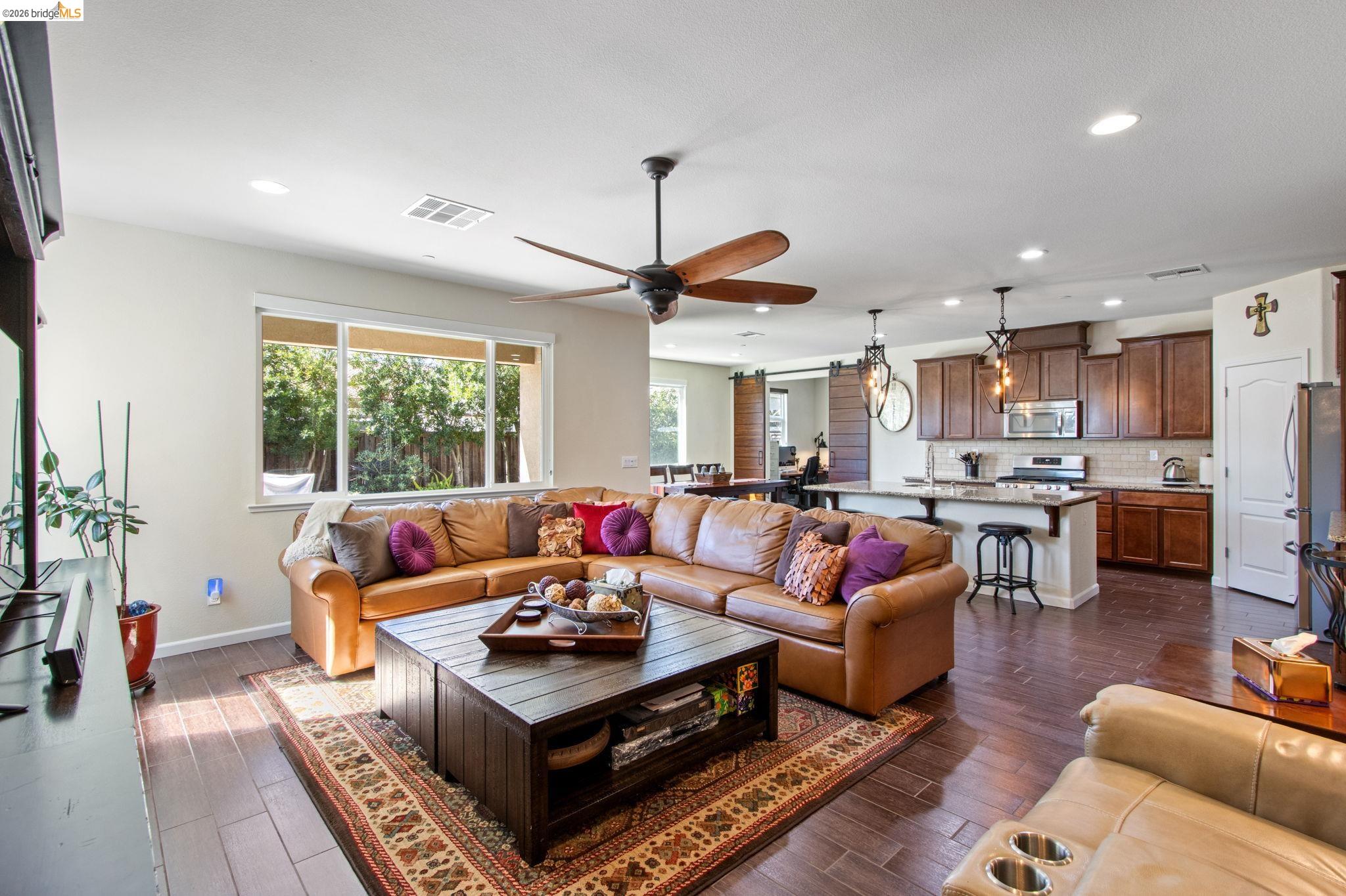 Detail Gallery Image 11 of 52 For 2469 Talaria Dr, Oakley,  CA 94561 - 5 Beds | 4 Baths