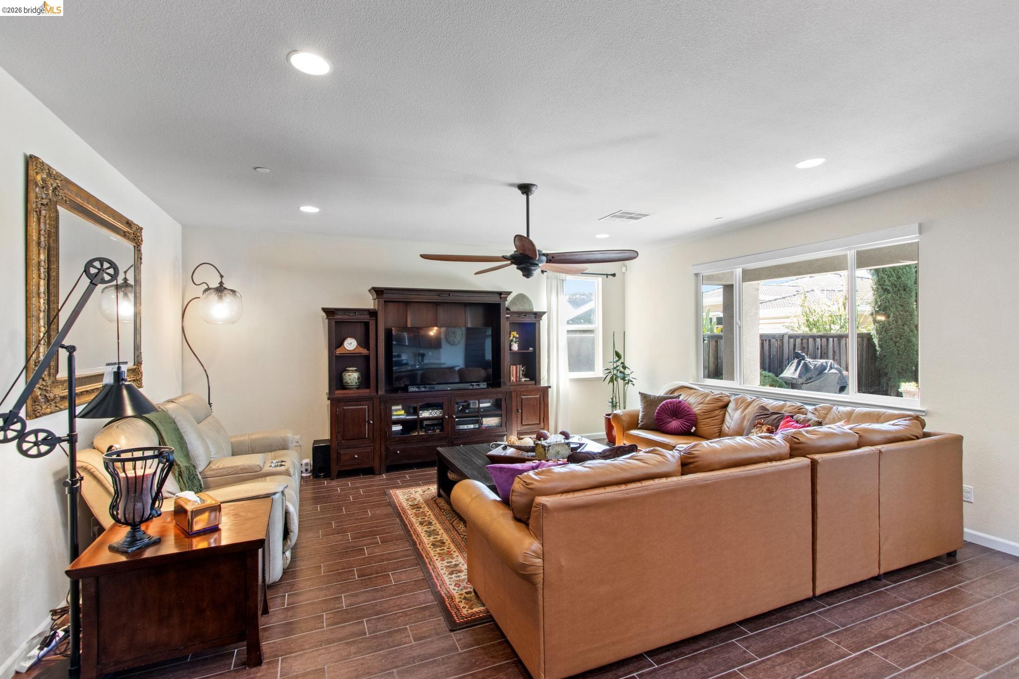 Detail Gallery Image 11 of 52 For 2469 Talaria Dr, Oakley,  CA 94561 - 5 Beds | 4 Baths