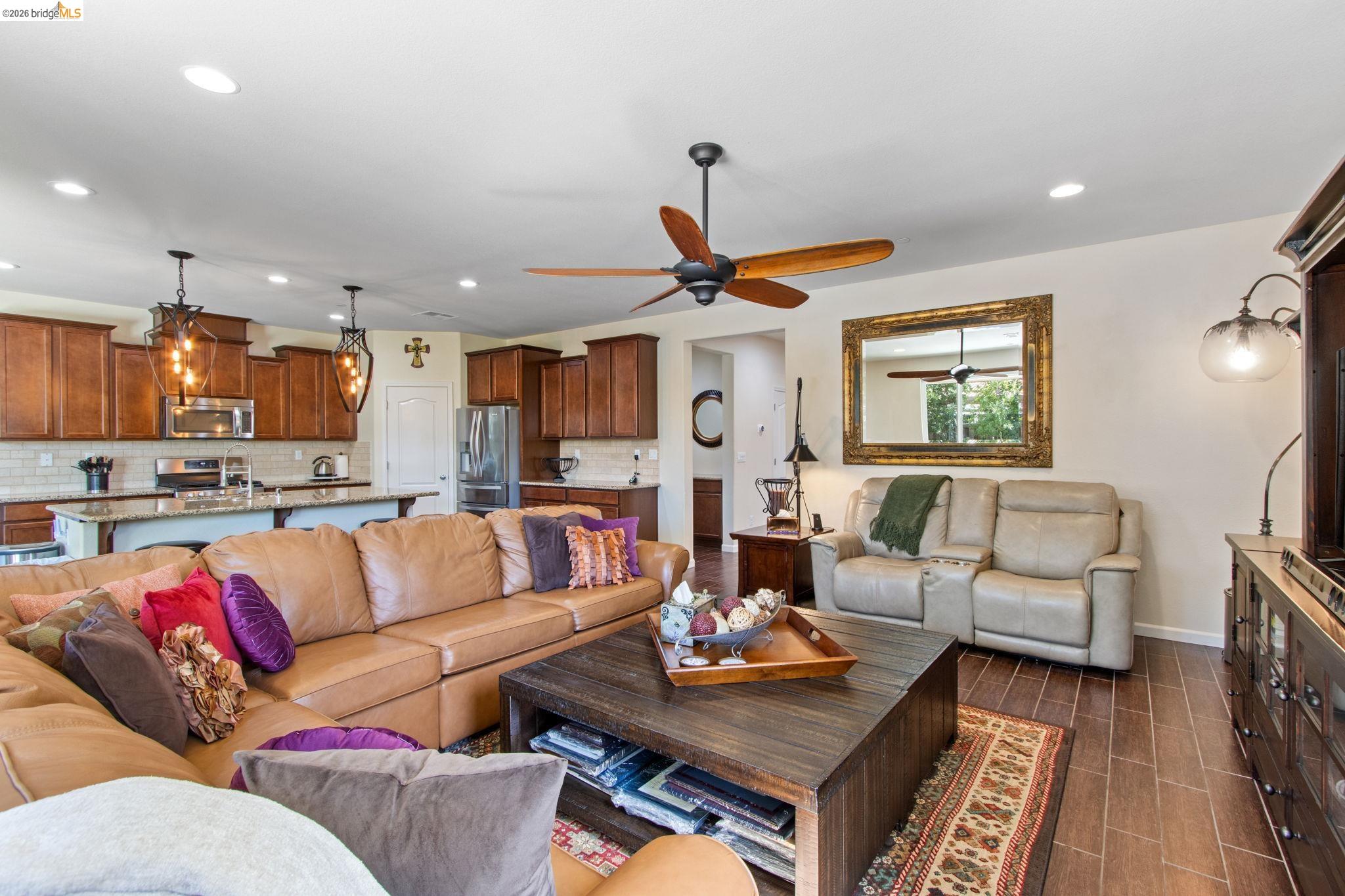 Detail Gallery Image 13 of 52 For 2469 Talaria Dr, Oakley,  CA 94561 - 5 Beds | 4 Baths