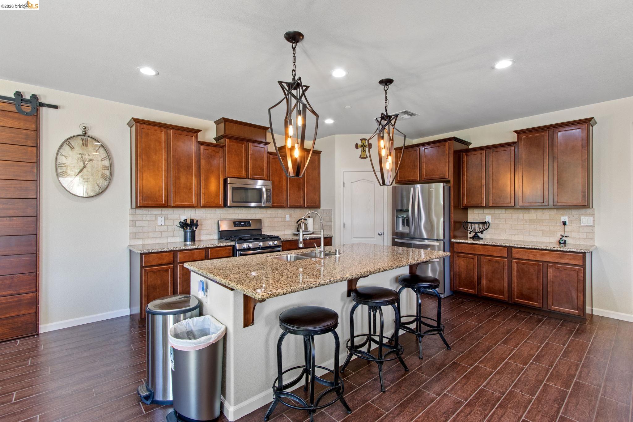 Detail Gallery Image 13 of 52 For 2469 Talaria Dr, Oakley,  CA 94561 - 5 Beds | 4 Baths