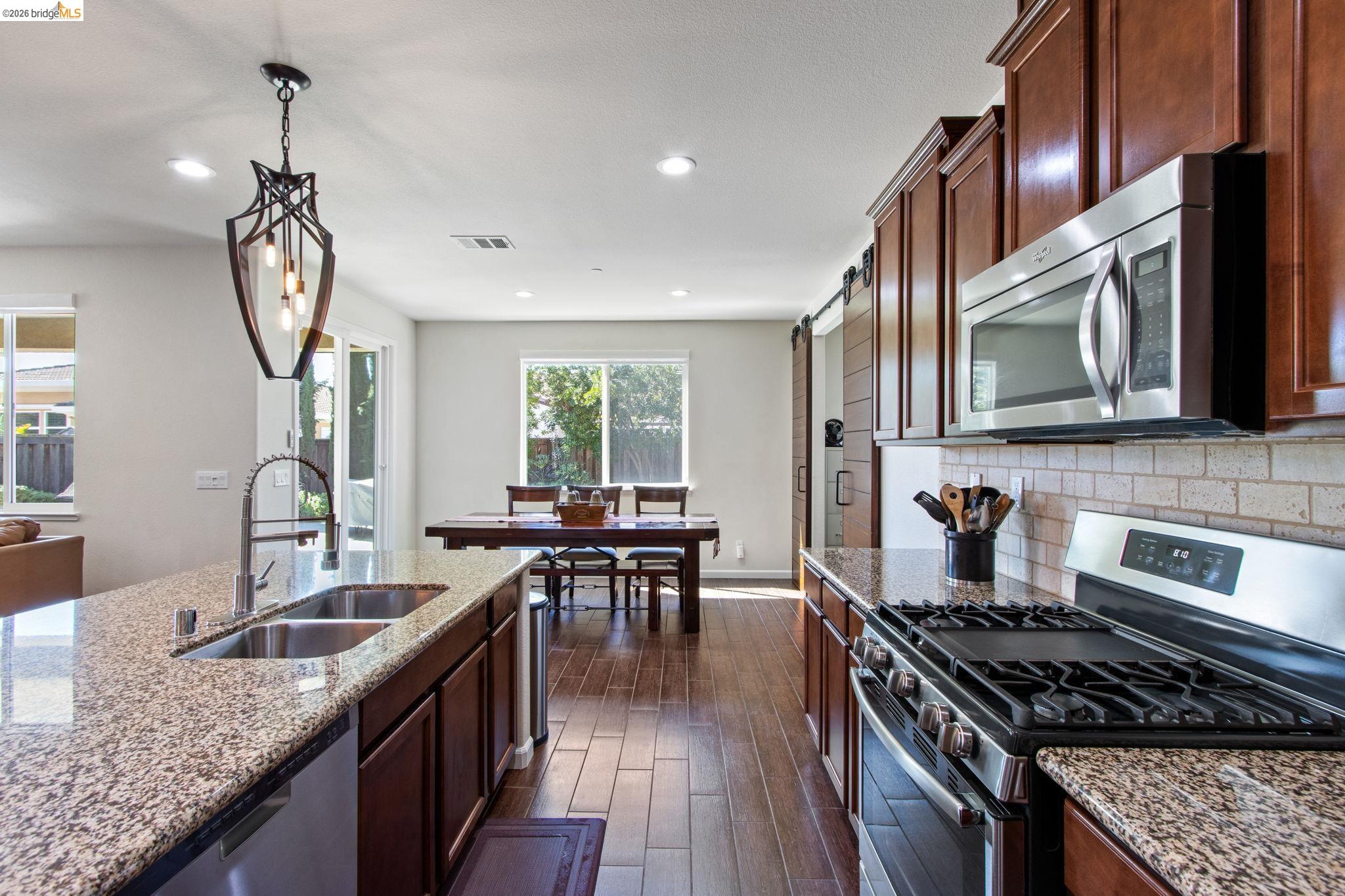 Detail Gallery Image 15 of 52 For 2469 Talaria Dr, Oakley,  CA 94561 - 5 Beds | 4 Baths