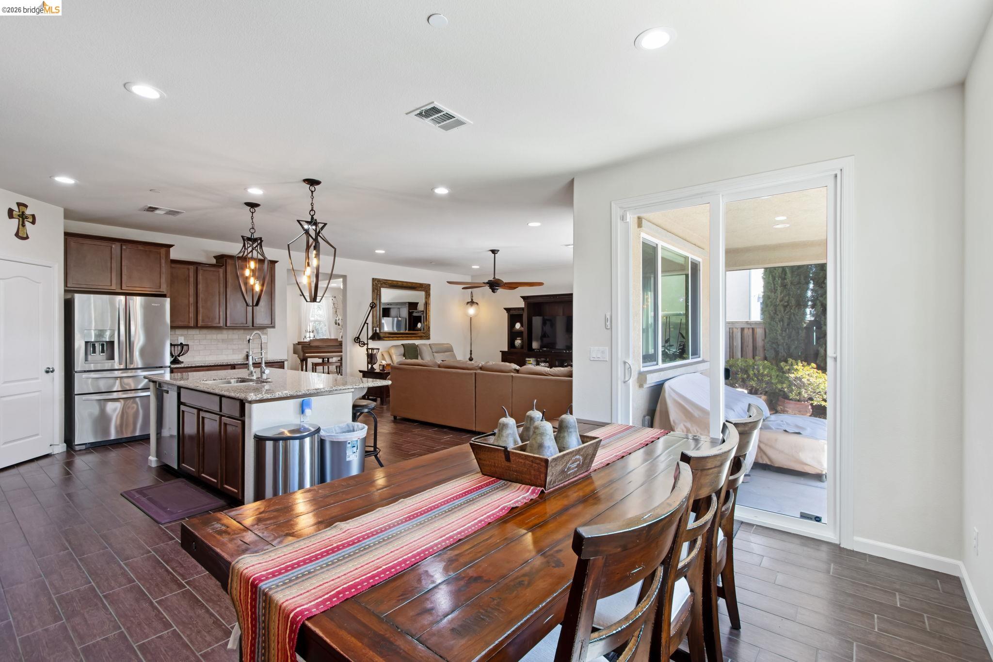 Detail Gallery Image 17 of 52 For 2469 Talaria Dr, Oakley,  CA 94561 - 5 Beds | 4 Baths