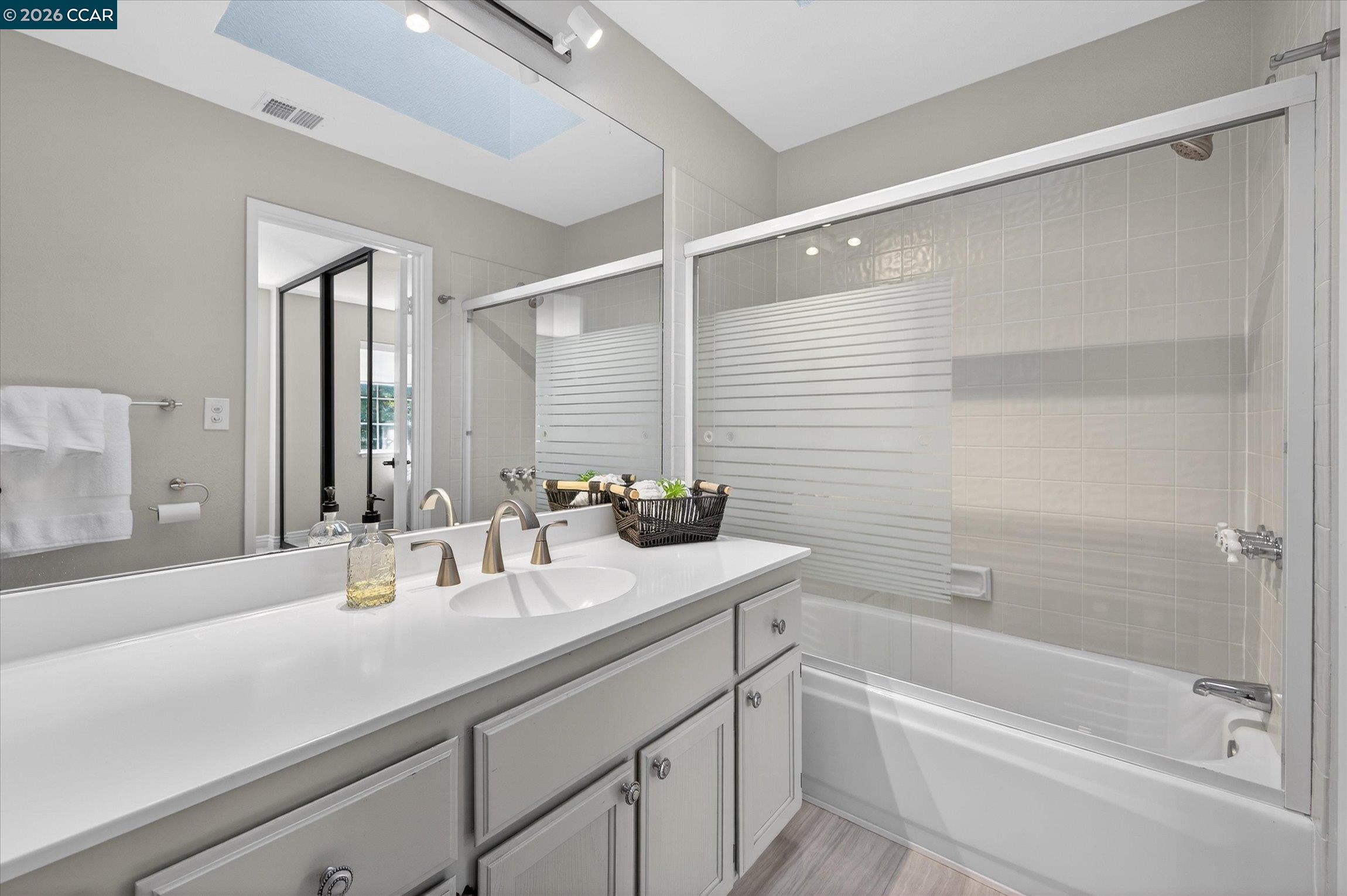 Photo #26: 41126119 Listing: Photo #26