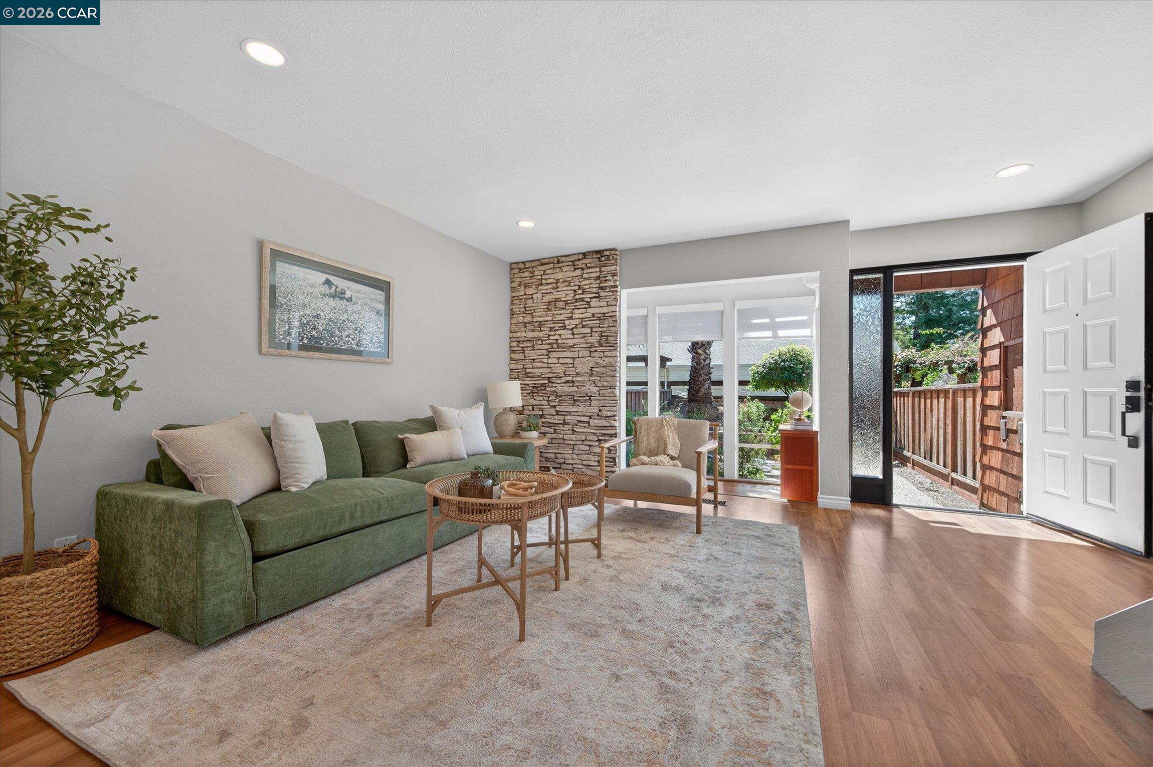 Photo #4: 41126119 Listing: Photo #4