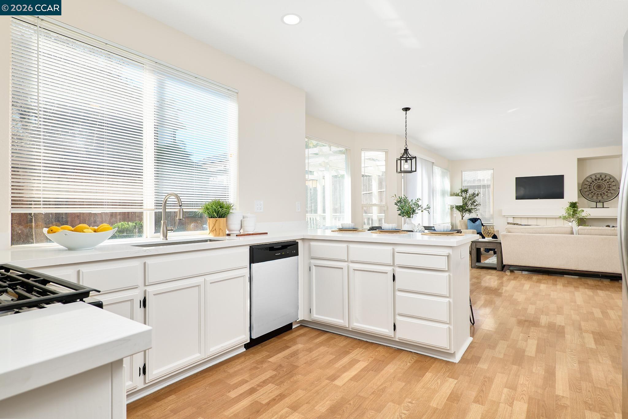 Detail Gallery Image 11 of 39 For 2512 Forty Niner Way, Antioch,  CA 94531 - 5 Beds | 3 Baths