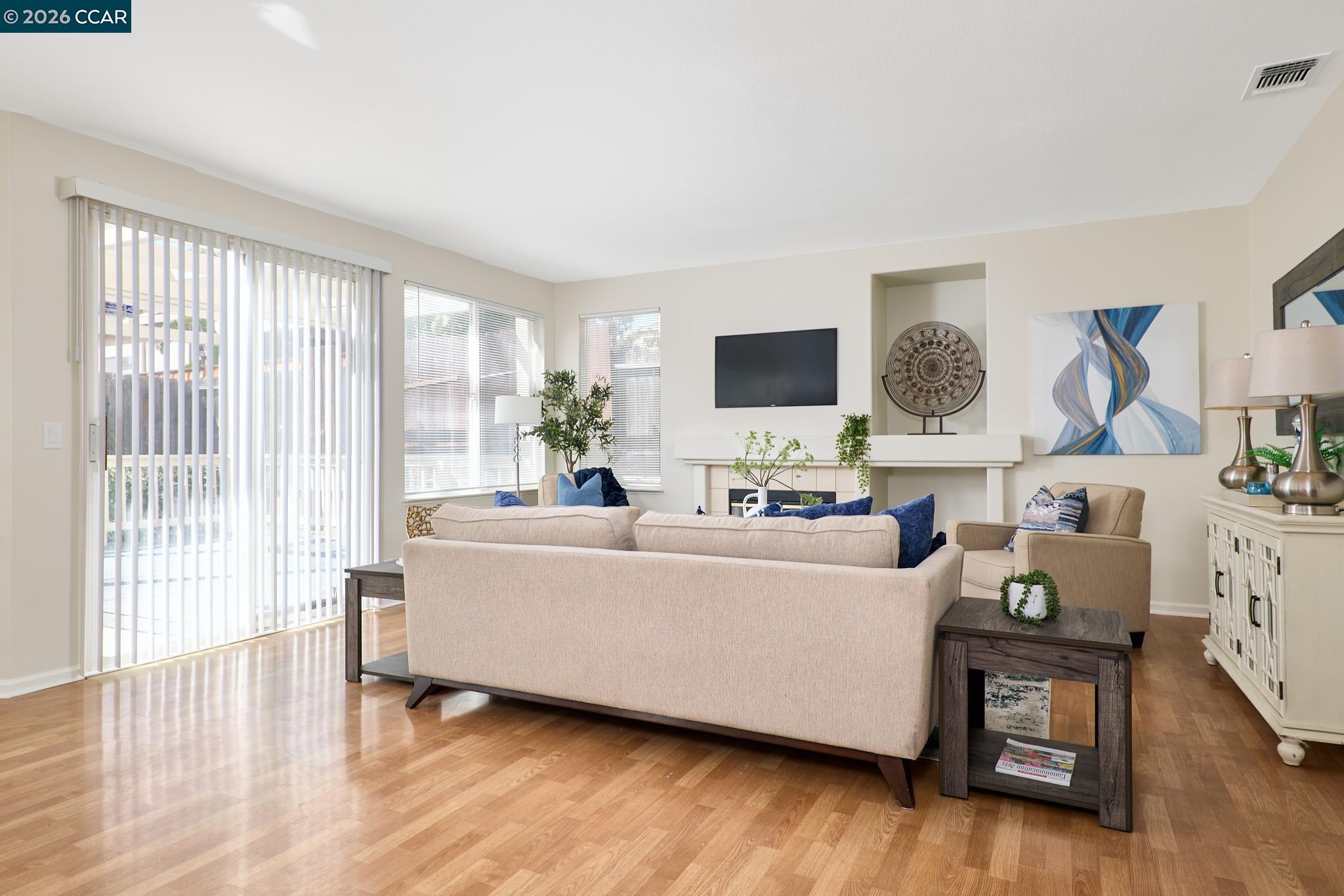 Detail Gallery Image 17 of 39 For 2512 Forty Niner Way, Antioch,  CA 94531 - 5 Beds | 3 Baths